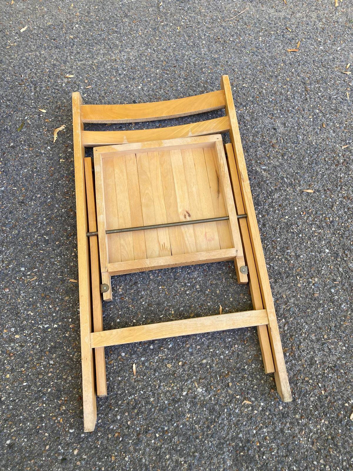 Set of 6 vintage folding chairs in solid wood, bistro/Scandinavian style.