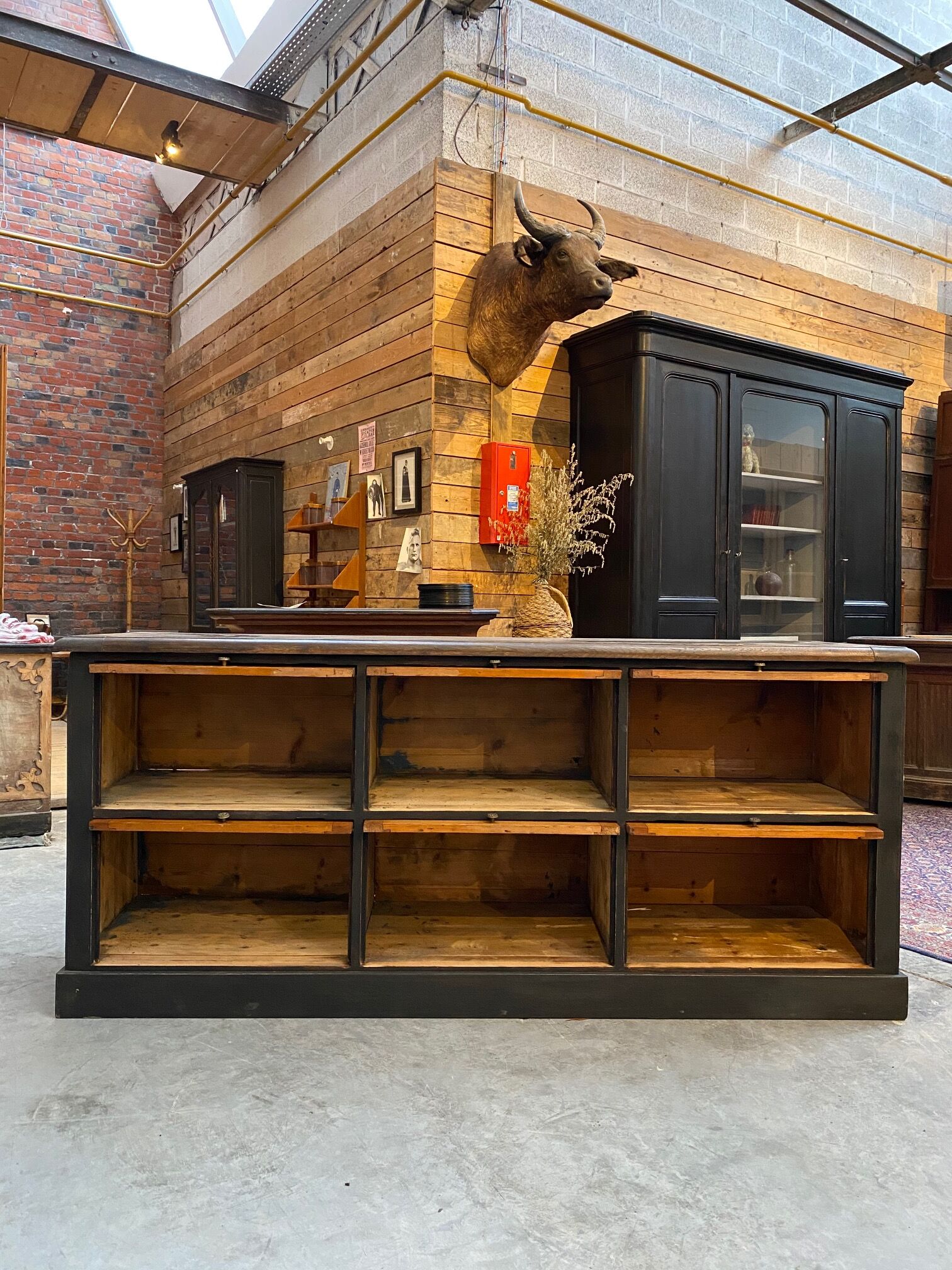 Furniture with 20th valves