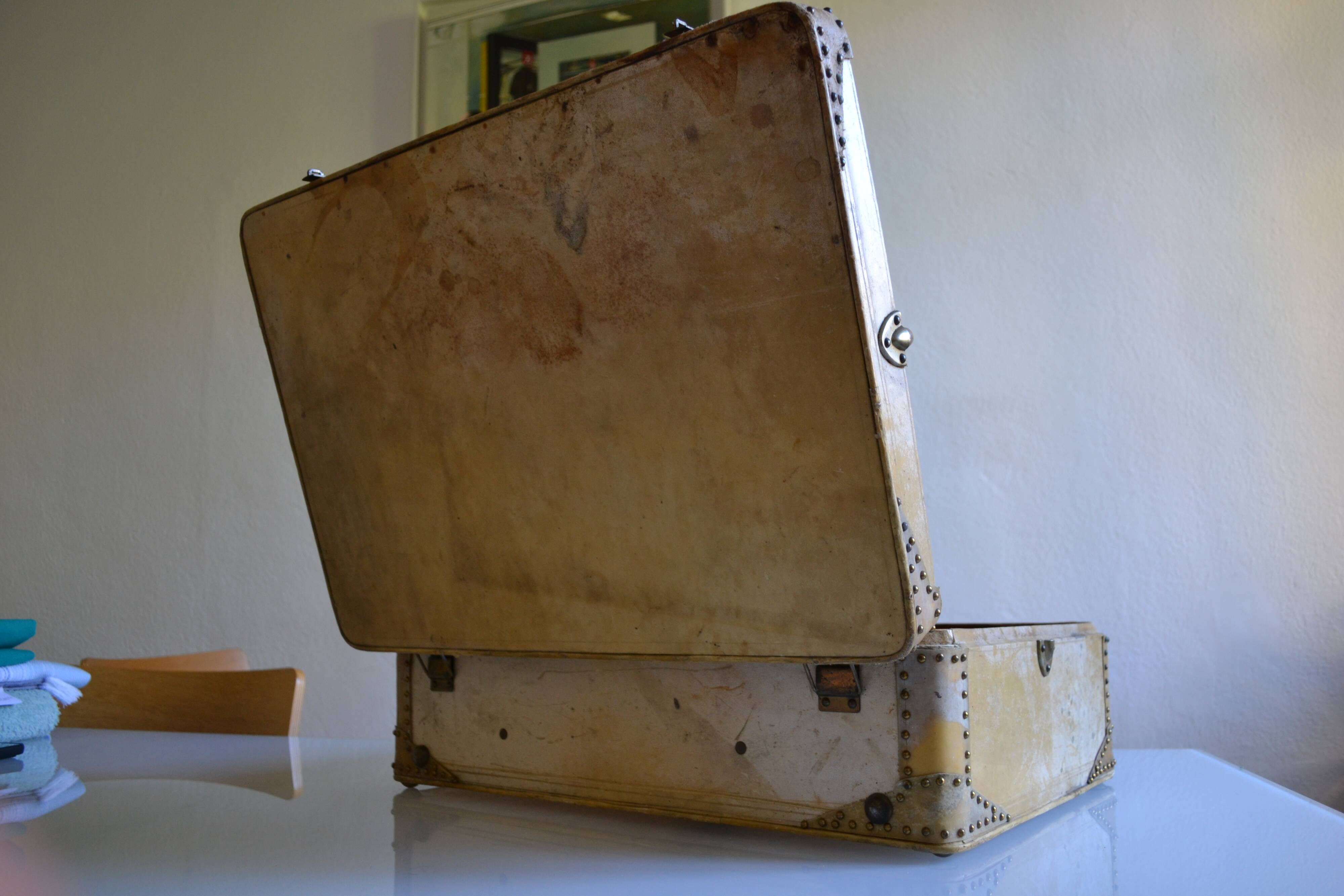 Vintage leather suitcase 1950 house Allemand-Arniaud in Marseille