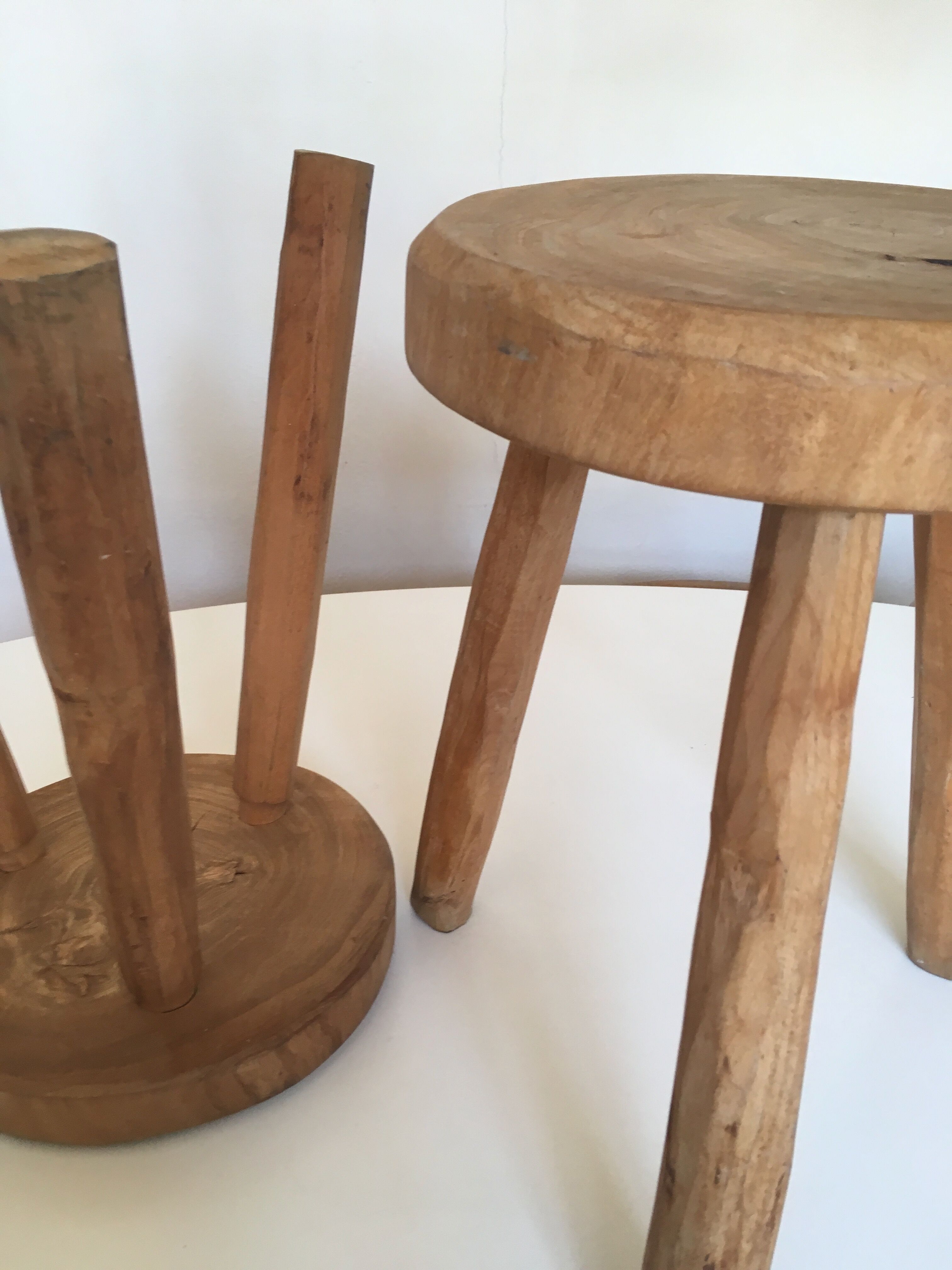 Pair of tripod stools of farm in raw Elm