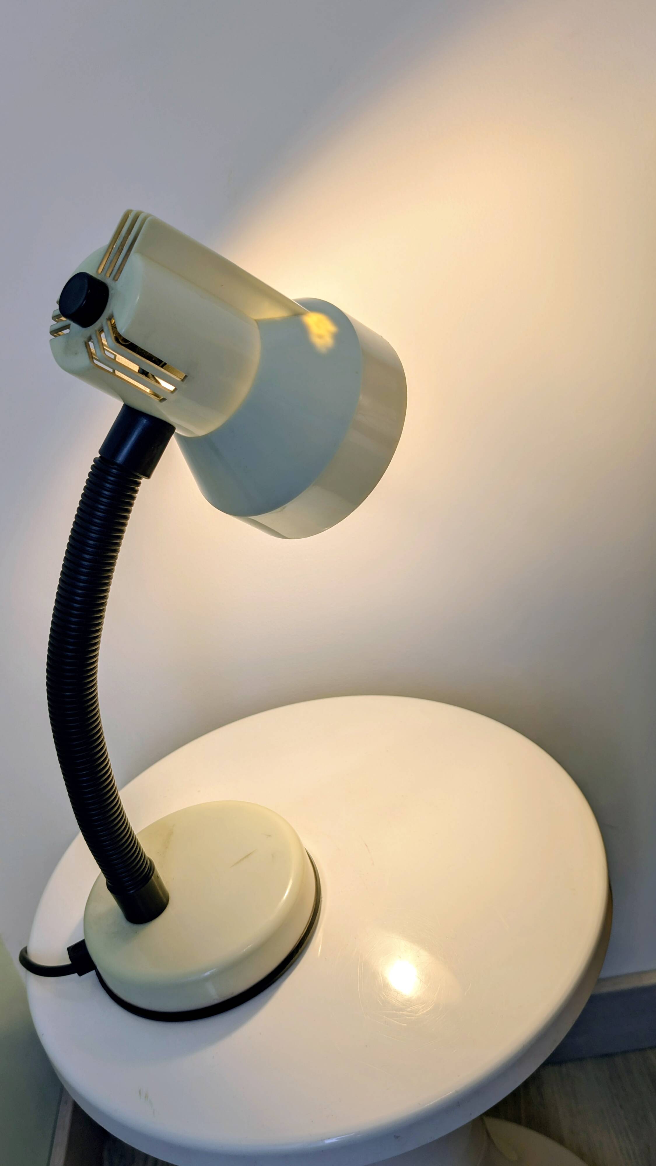 Lampe de bureau Veneta Lumi – design vintage 70’s, crème