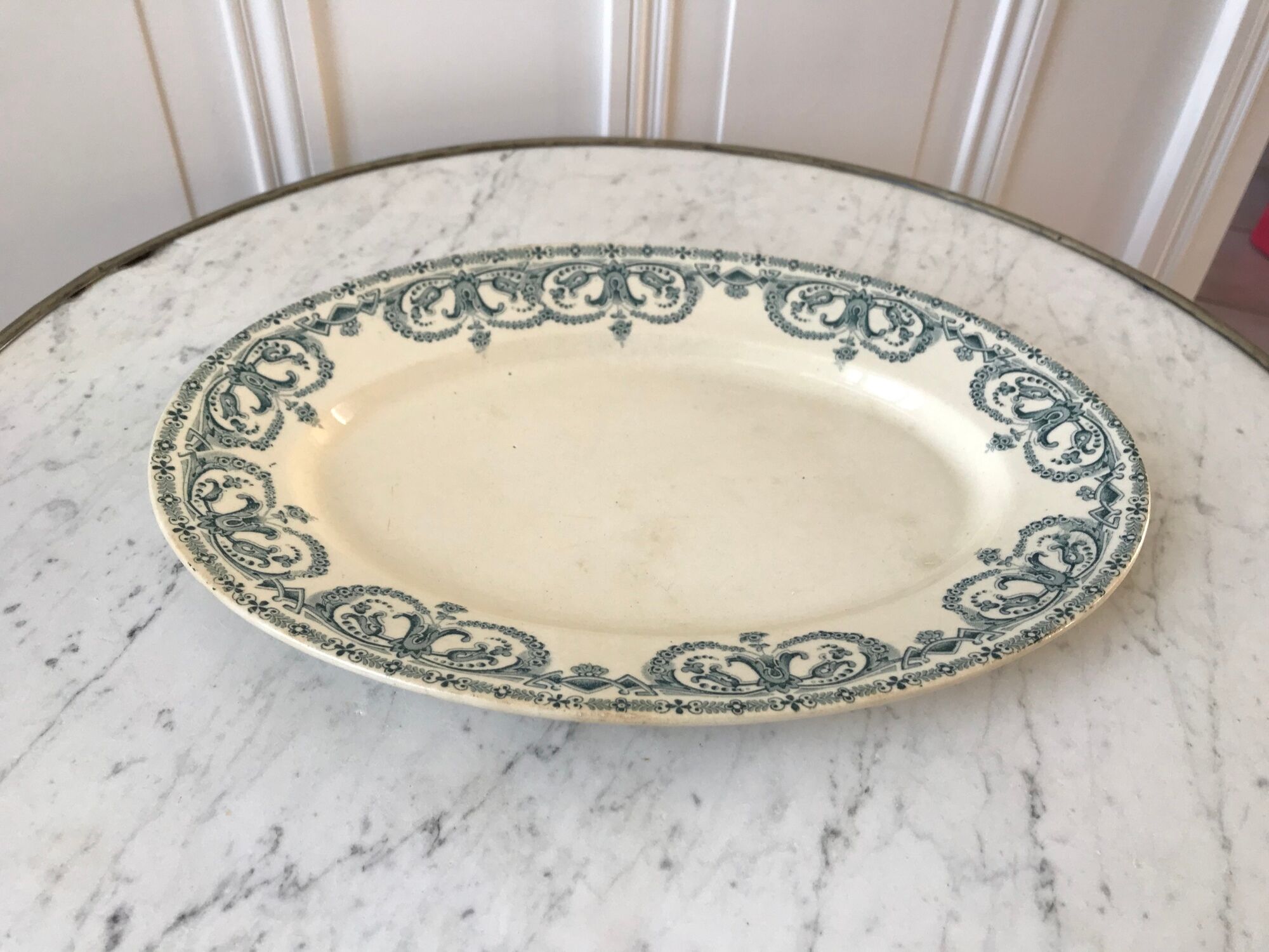 Flat oval Iron Earth To the planter of Caiffa model Garland late nineteenth century