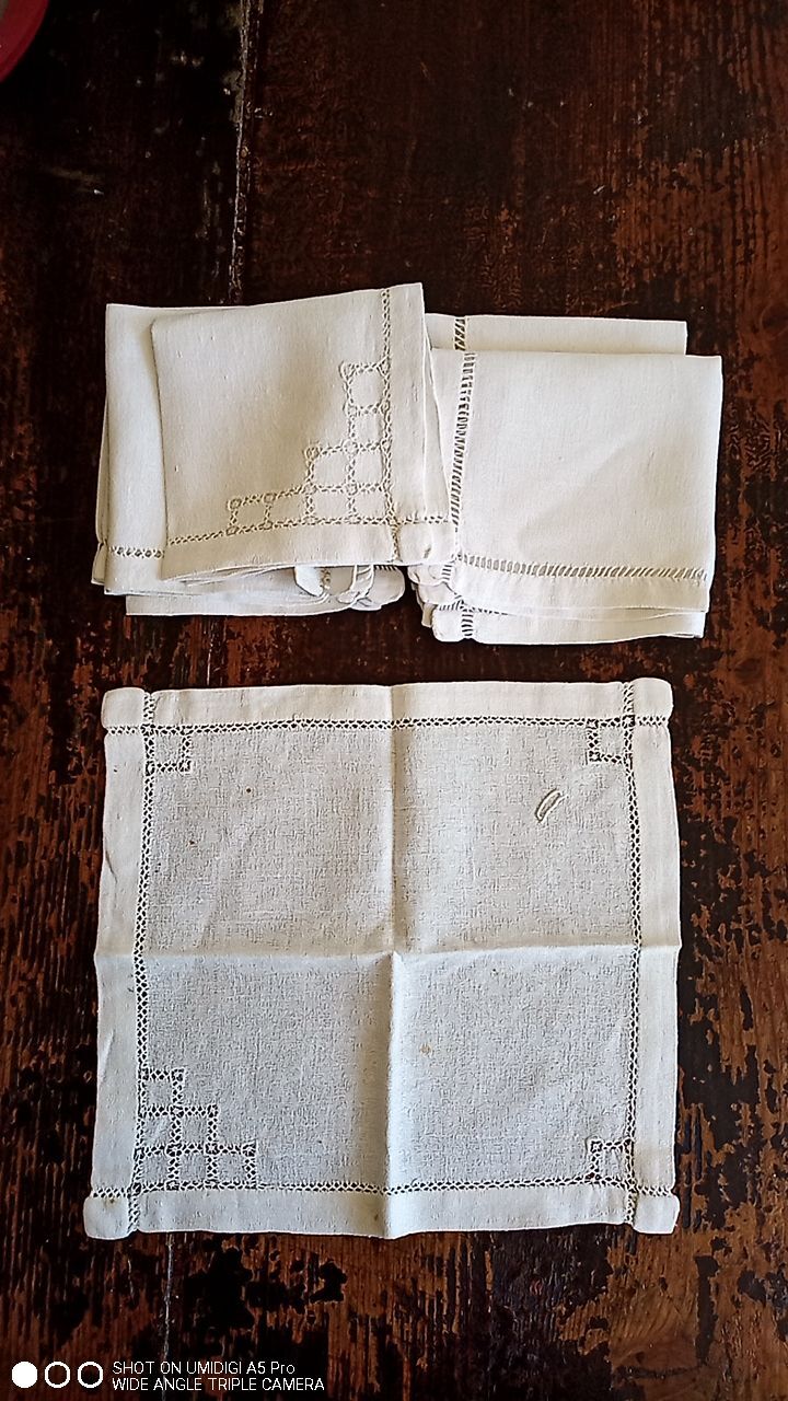 Antique table linen - monogrammed d (or a)