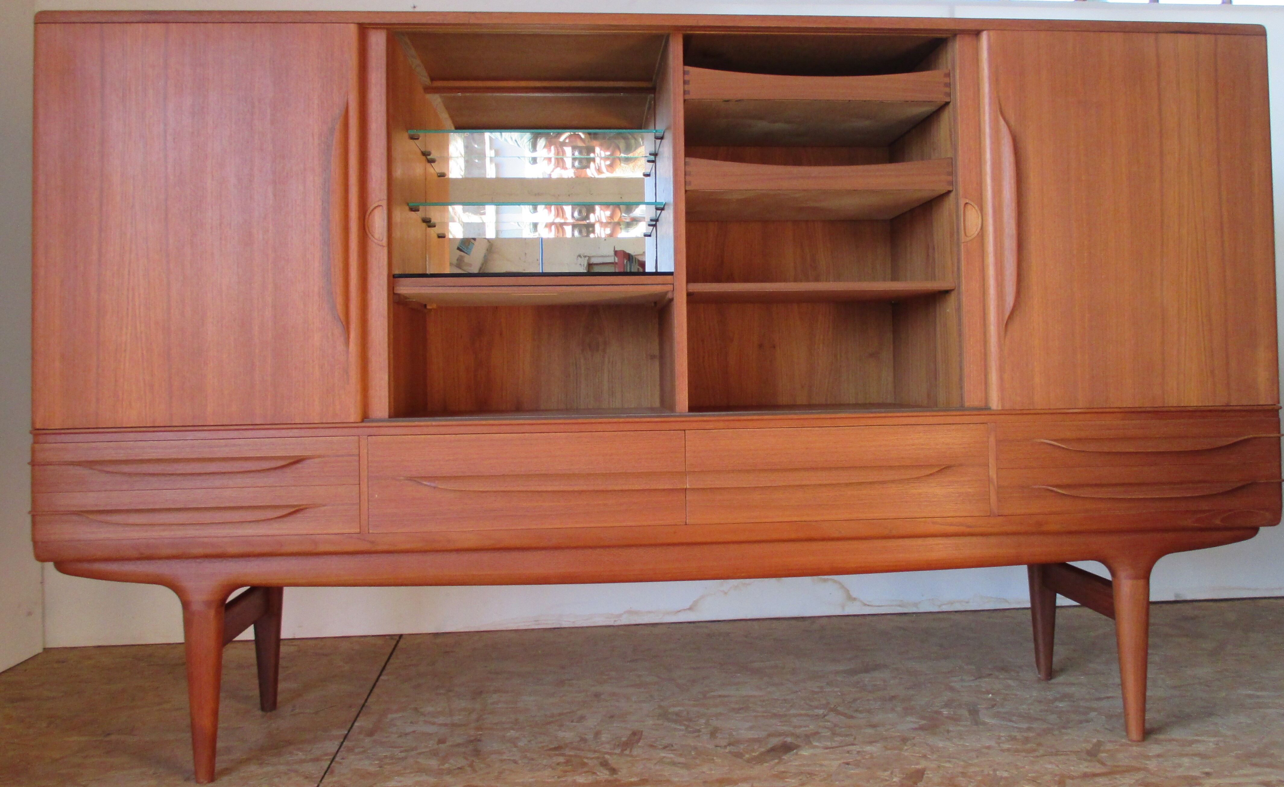 Enfilade haute danoise en teck de Johannes Andersen
