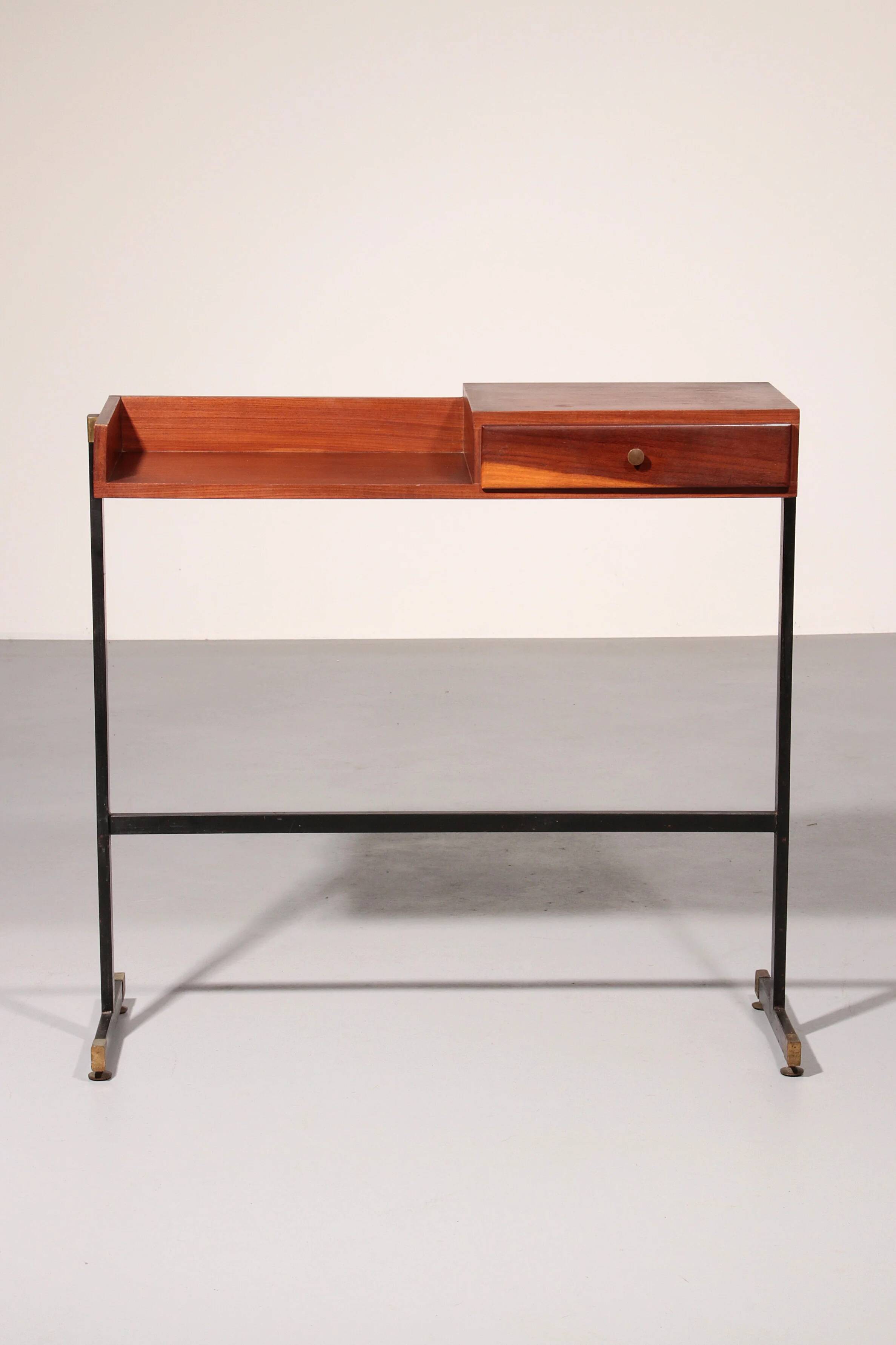 Rare console / table d'écriture italienne moderne du milieu du siècle par Ico Parisi.