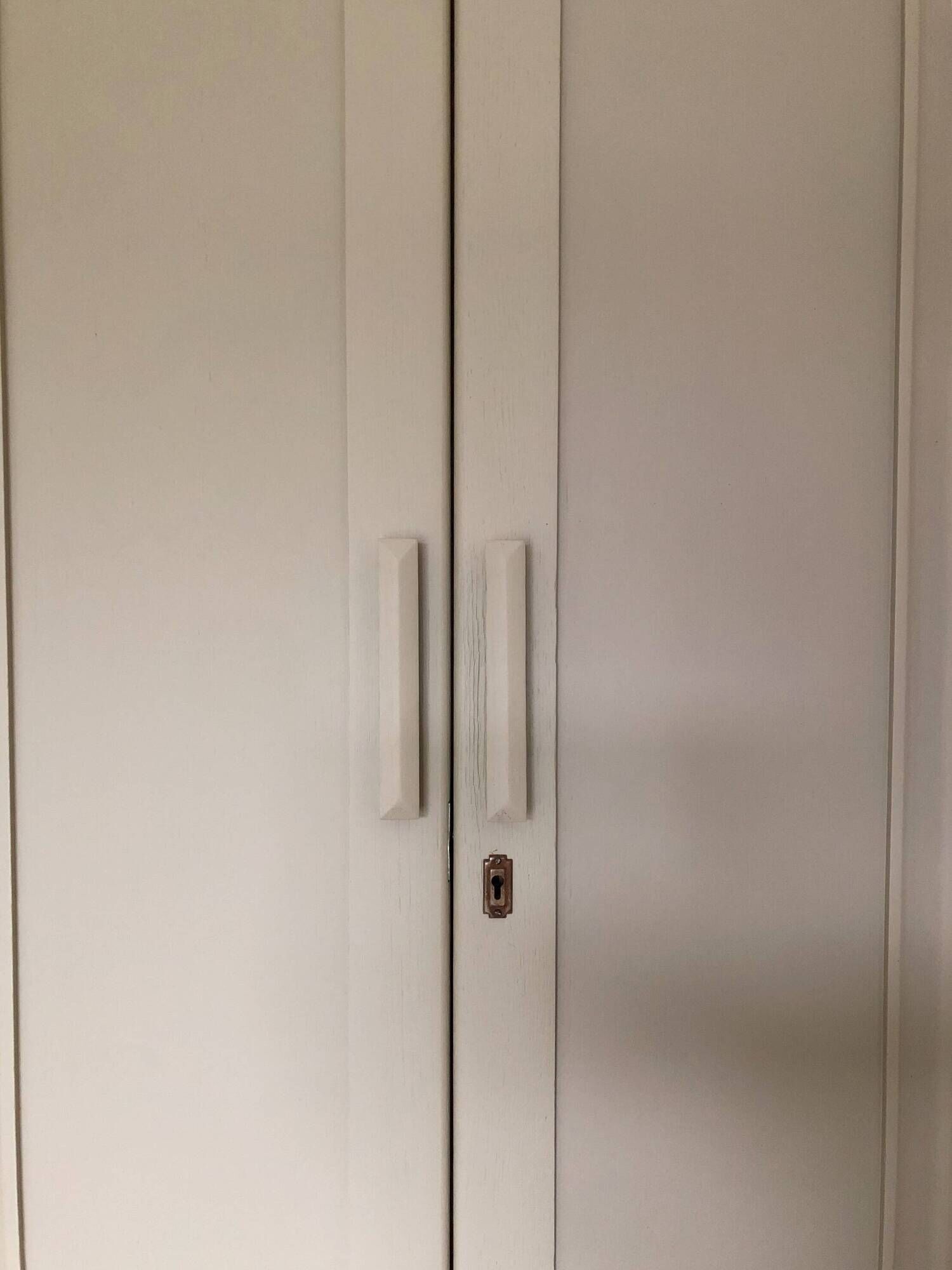 English wardrobe from the 50s/60s, restyled in Crème d'Artichaut