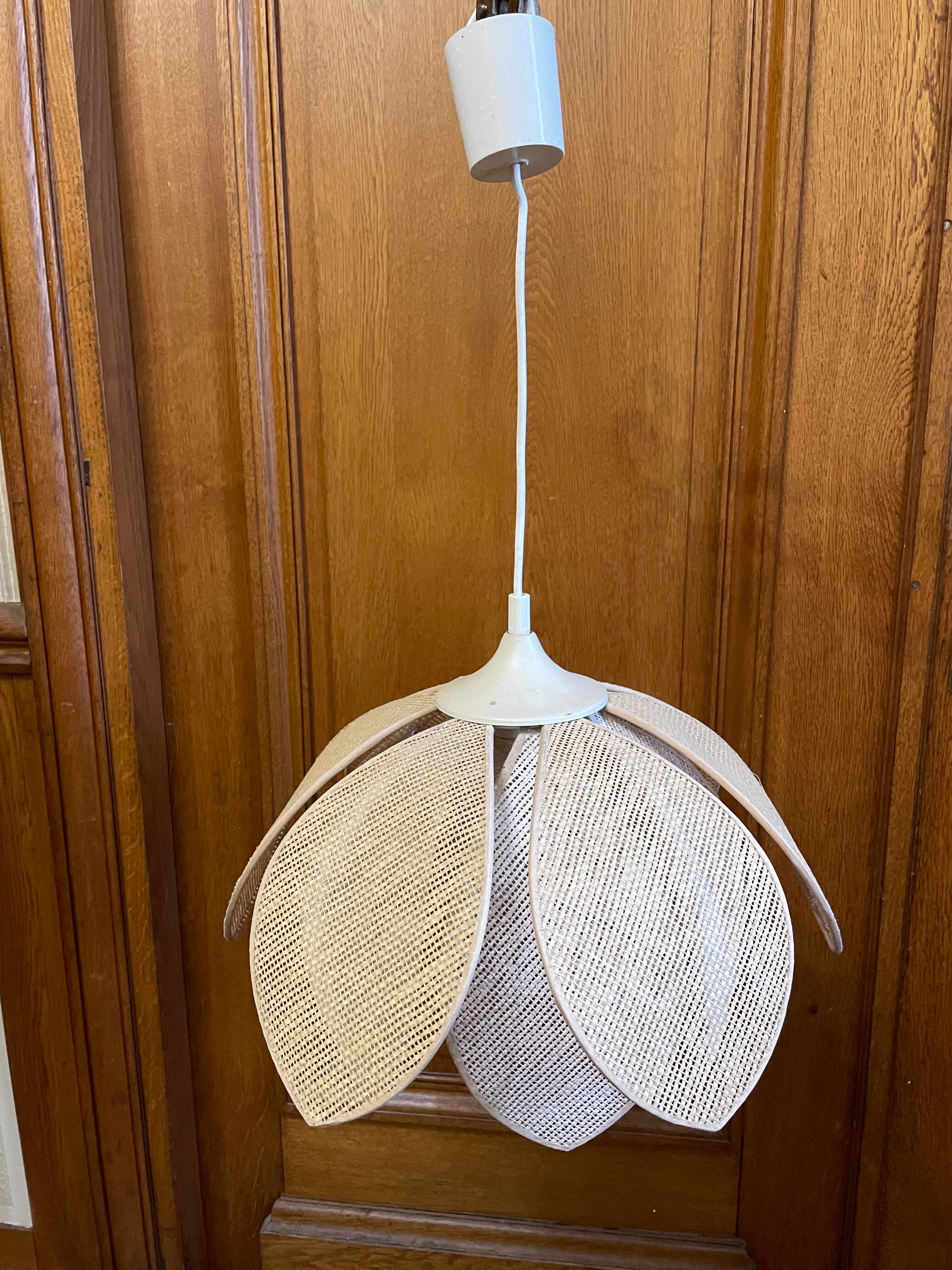 Suspension petals vintage flower