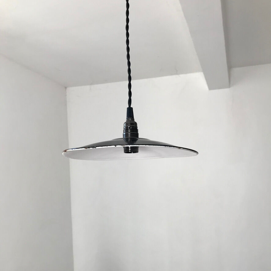 Black metal lampshade suspension