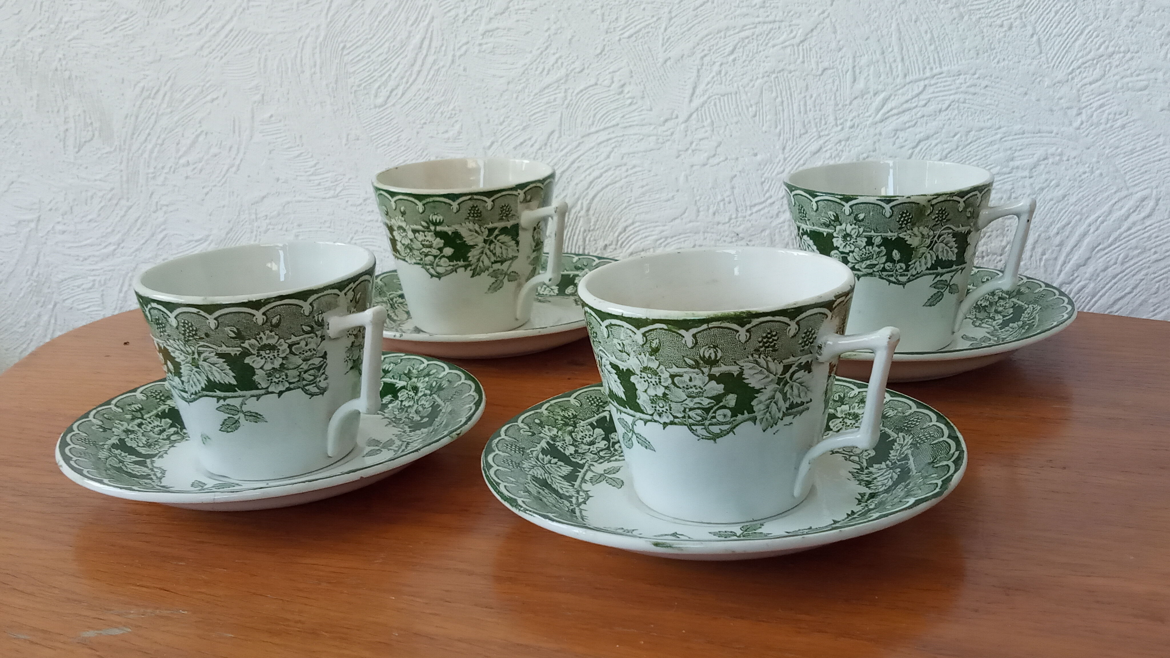 Four coffee cups in iron earth of Saint Amand