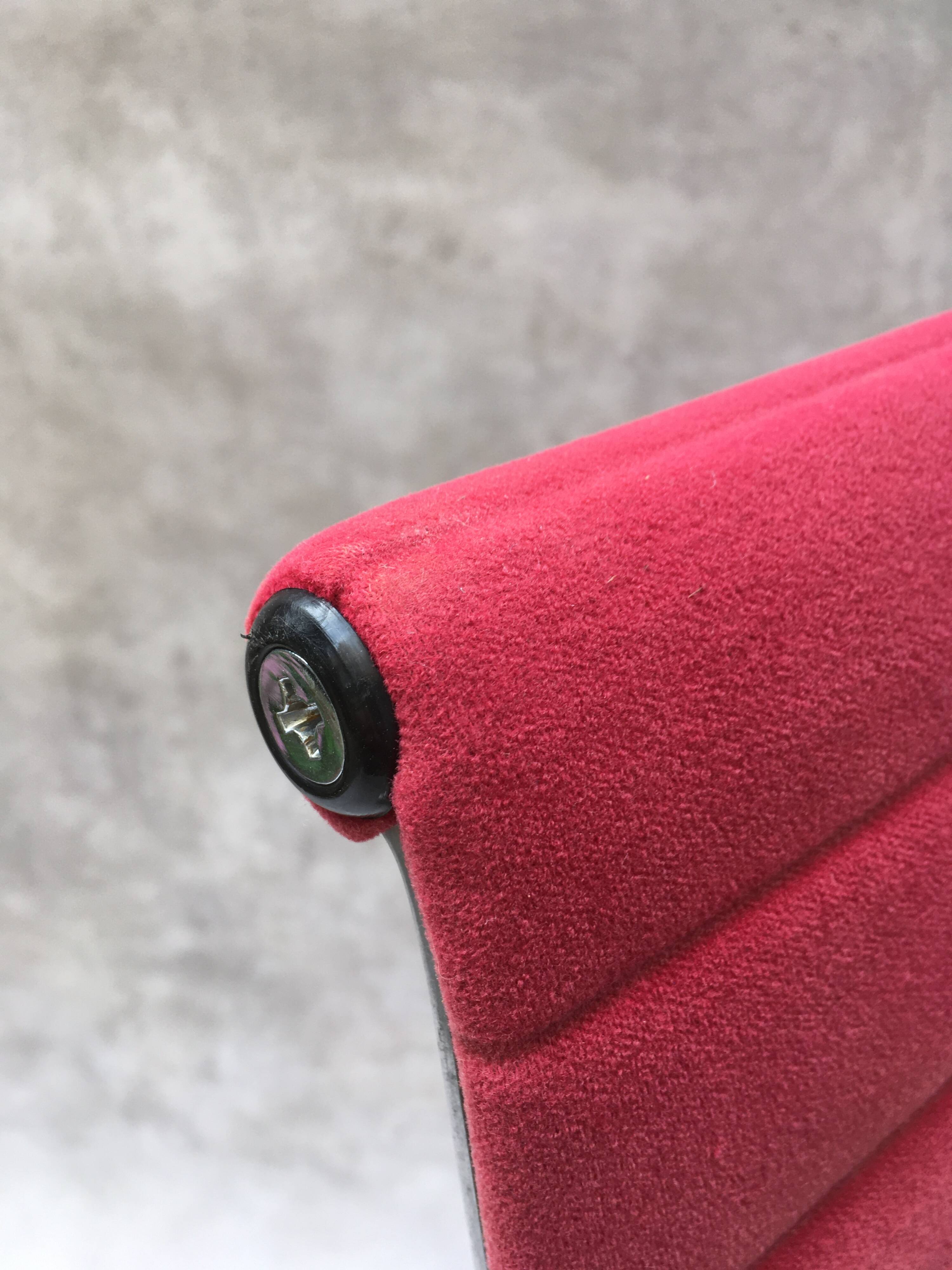 Eames EA 1117 office chair