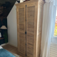 Armoire motif persienne et crémone métal