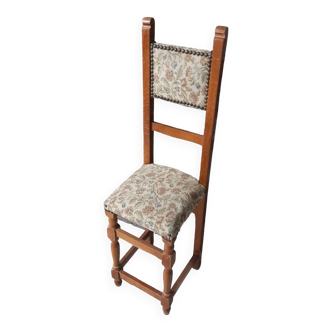 Chaise ancienne assise étroite en broderie de tapisserie