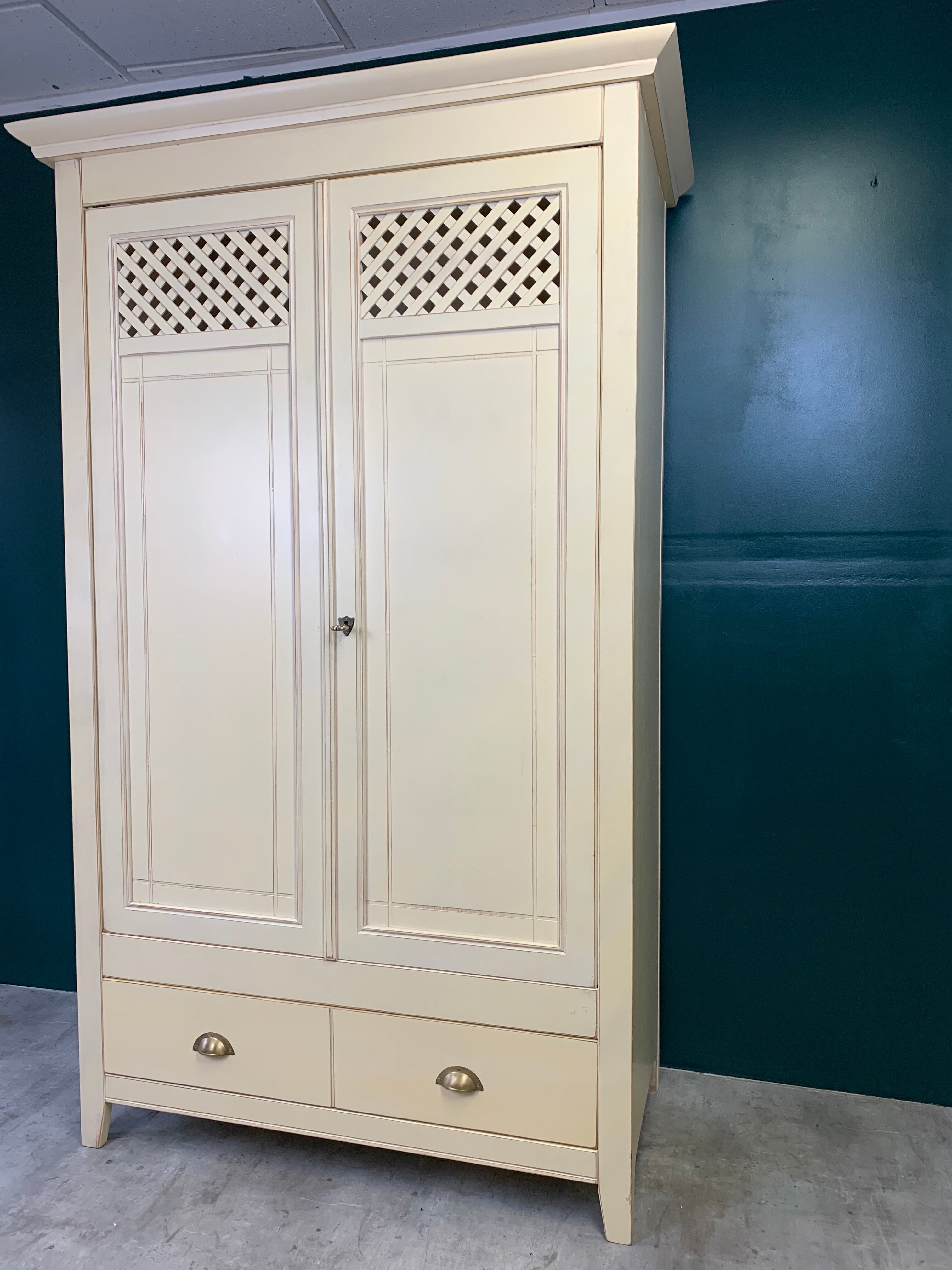 2-door cabinet