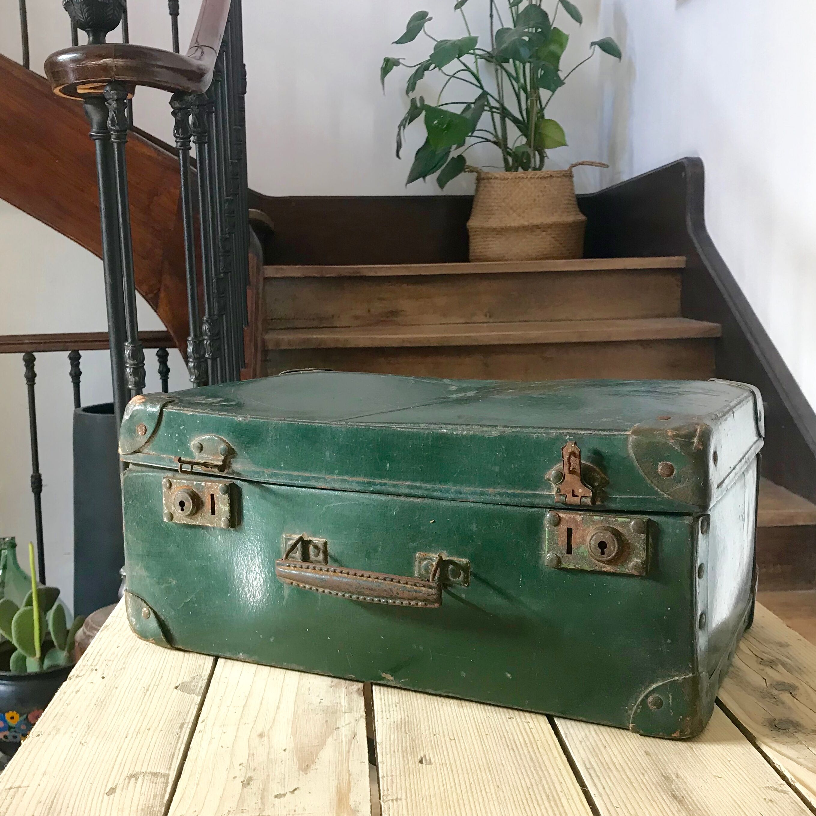 Valise verte vintage