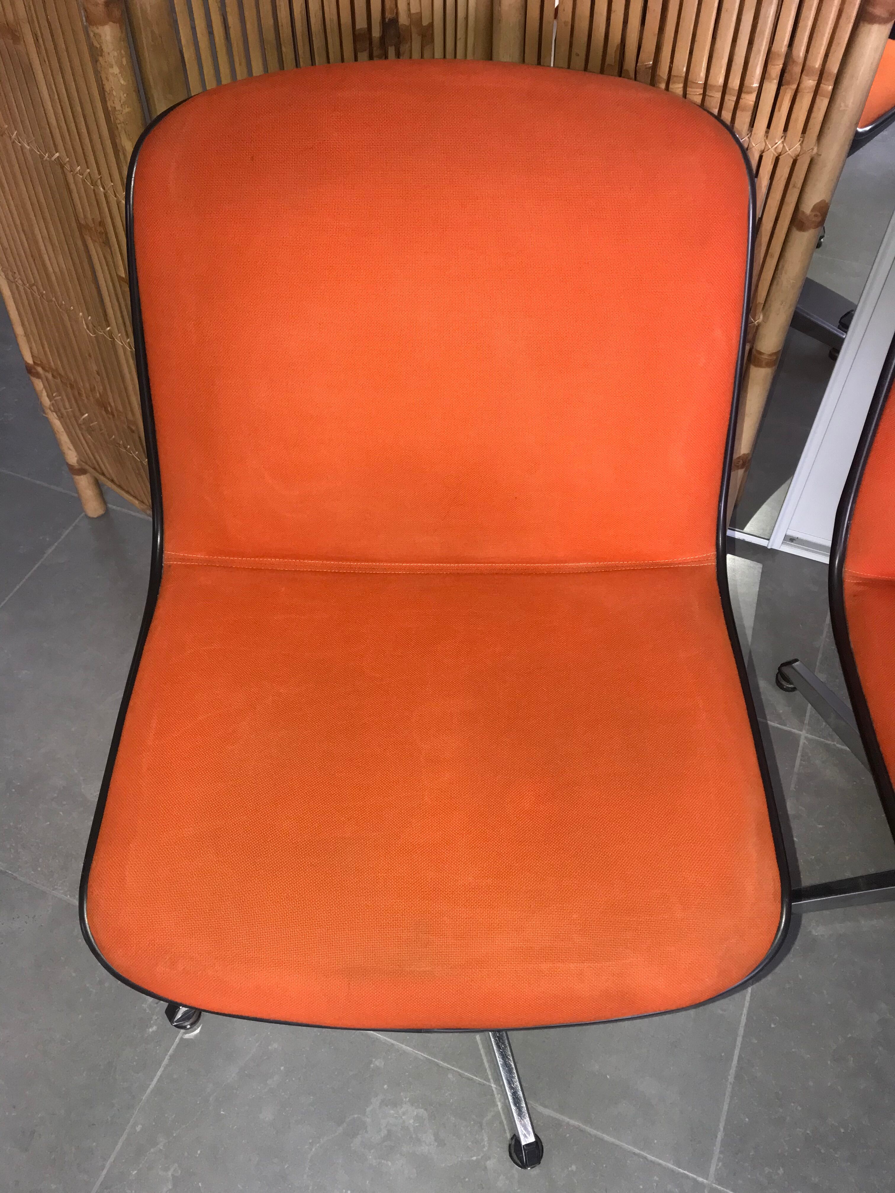 Paire de fauteuils de bureau pivotant orange année 70