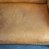 Ensemble ancien unique composé de 2 fauteuils club et d'un canapé en cuir couleur cognac à roulettes