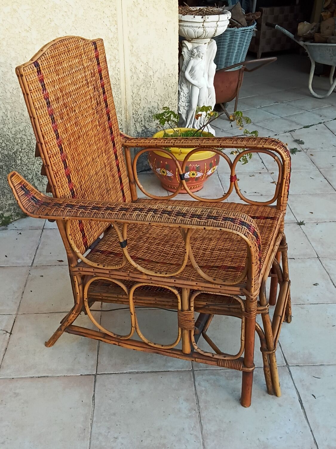 Rattan chaise longue
