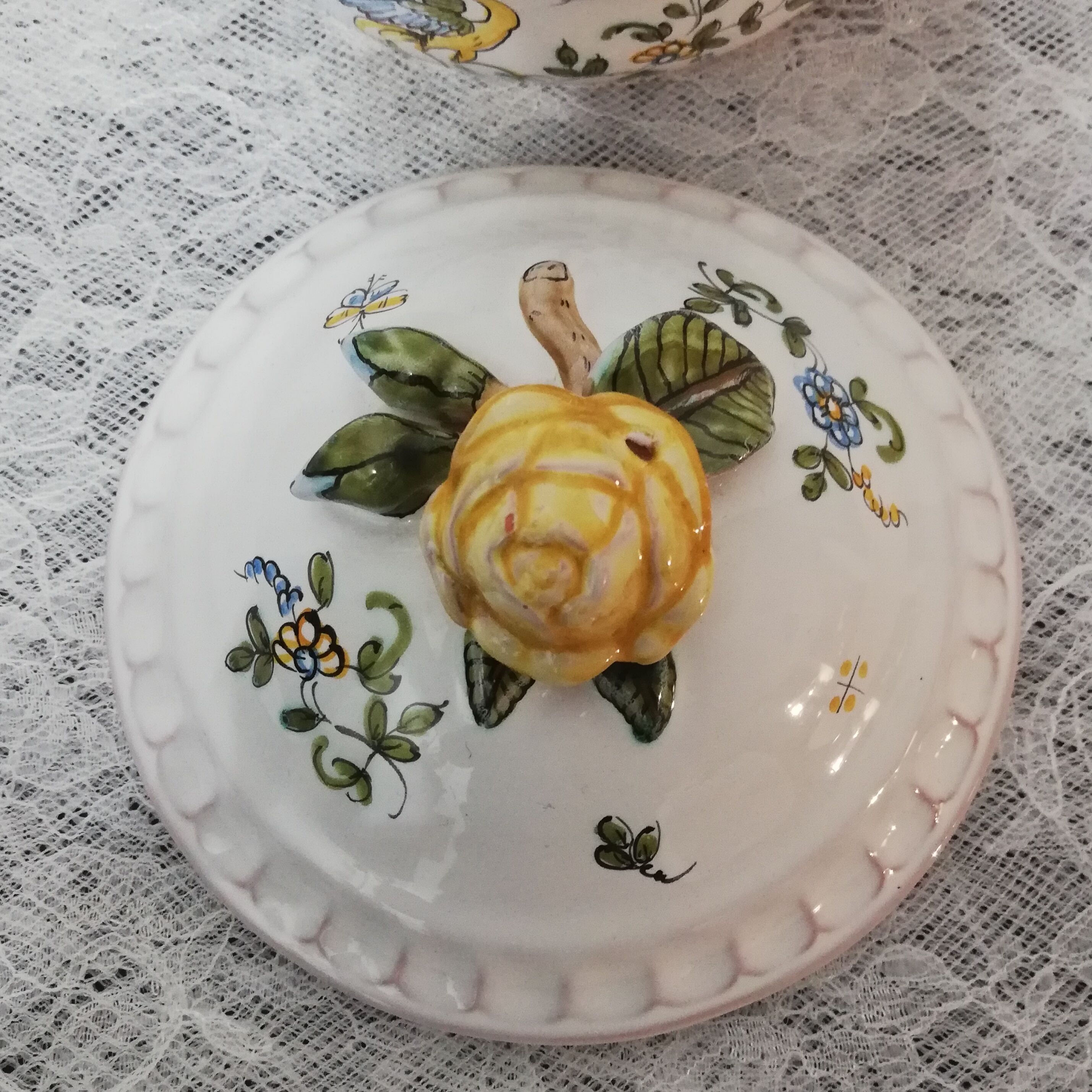 Bonbonnière in Moustiers earthenware