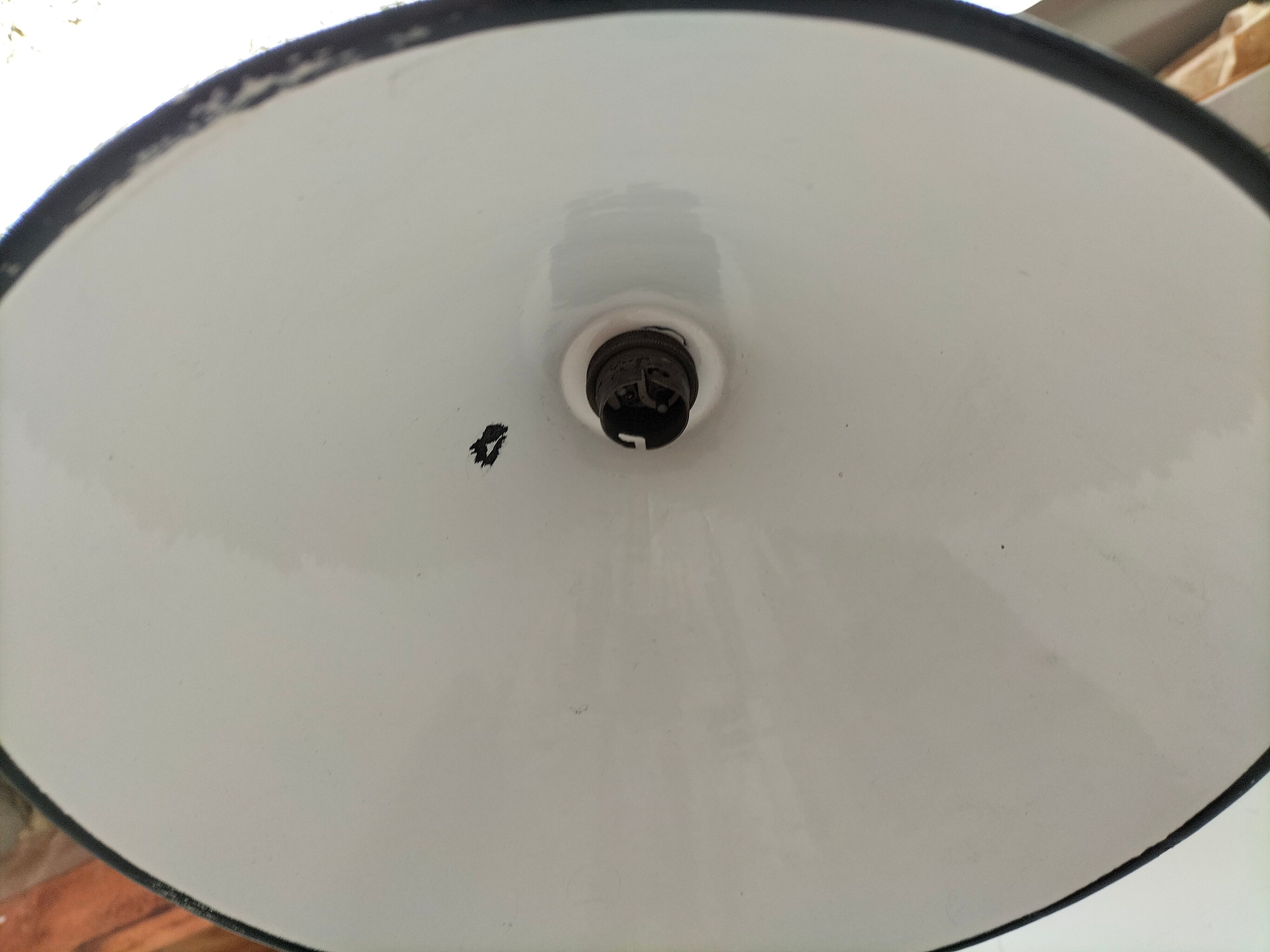 Industrial enamelled lamp