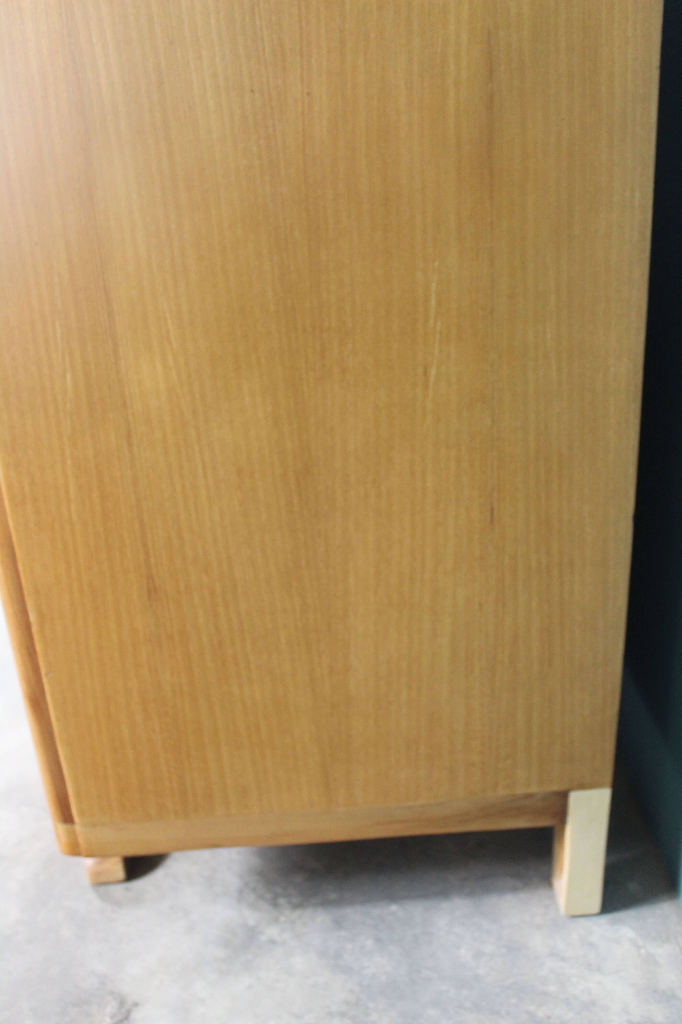 Elegant cassettiera in wood, restored, Italia 1950s, in good conditions