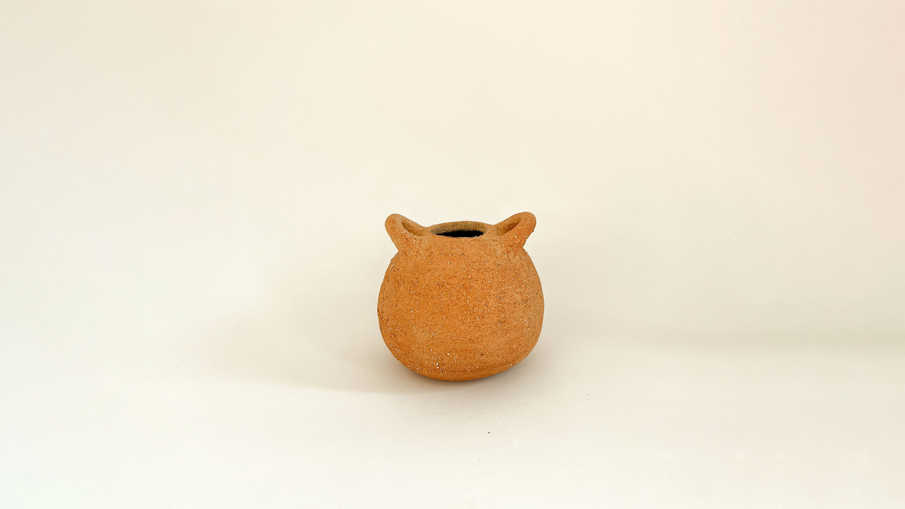 “bouboulita” vase in red sandstone