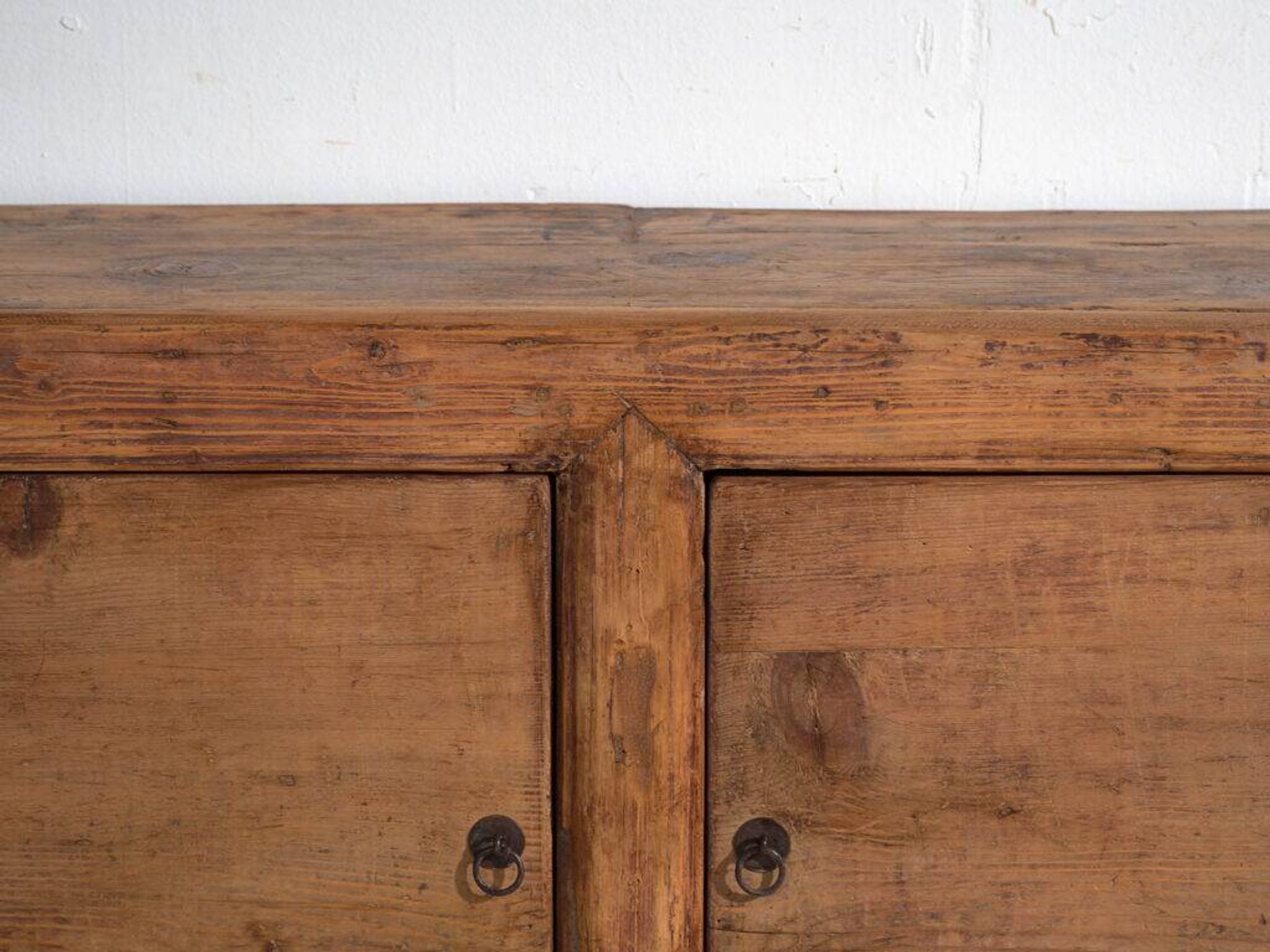 Buffet ancien en bois de pin – Chine, vers 1930
