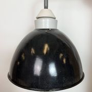 Lampe murale industrielle avec abat-jour en émail noir, années 1960