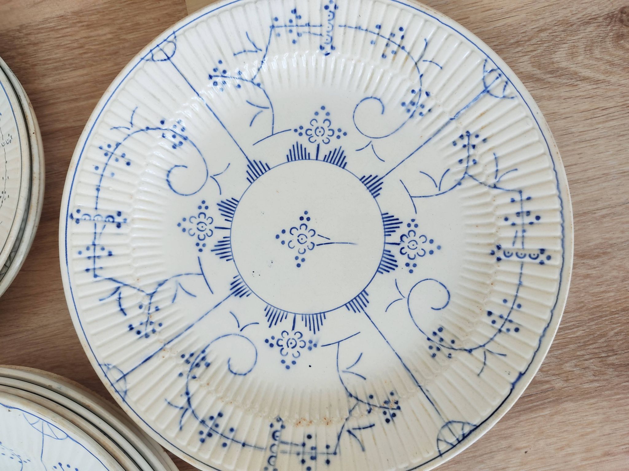 Ensemble de 14 assiettes Copenhague Boch frères Keramis