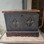 Small French chest from the 17th century in its own juice.