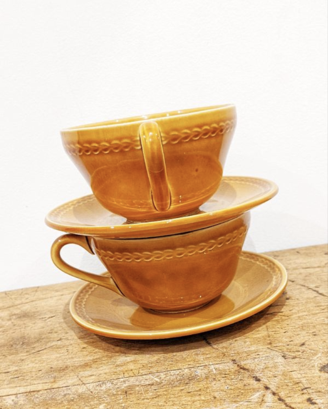 2 cups and saucers vintage '70 honey color