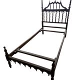 Paire de lits en bois sculpté