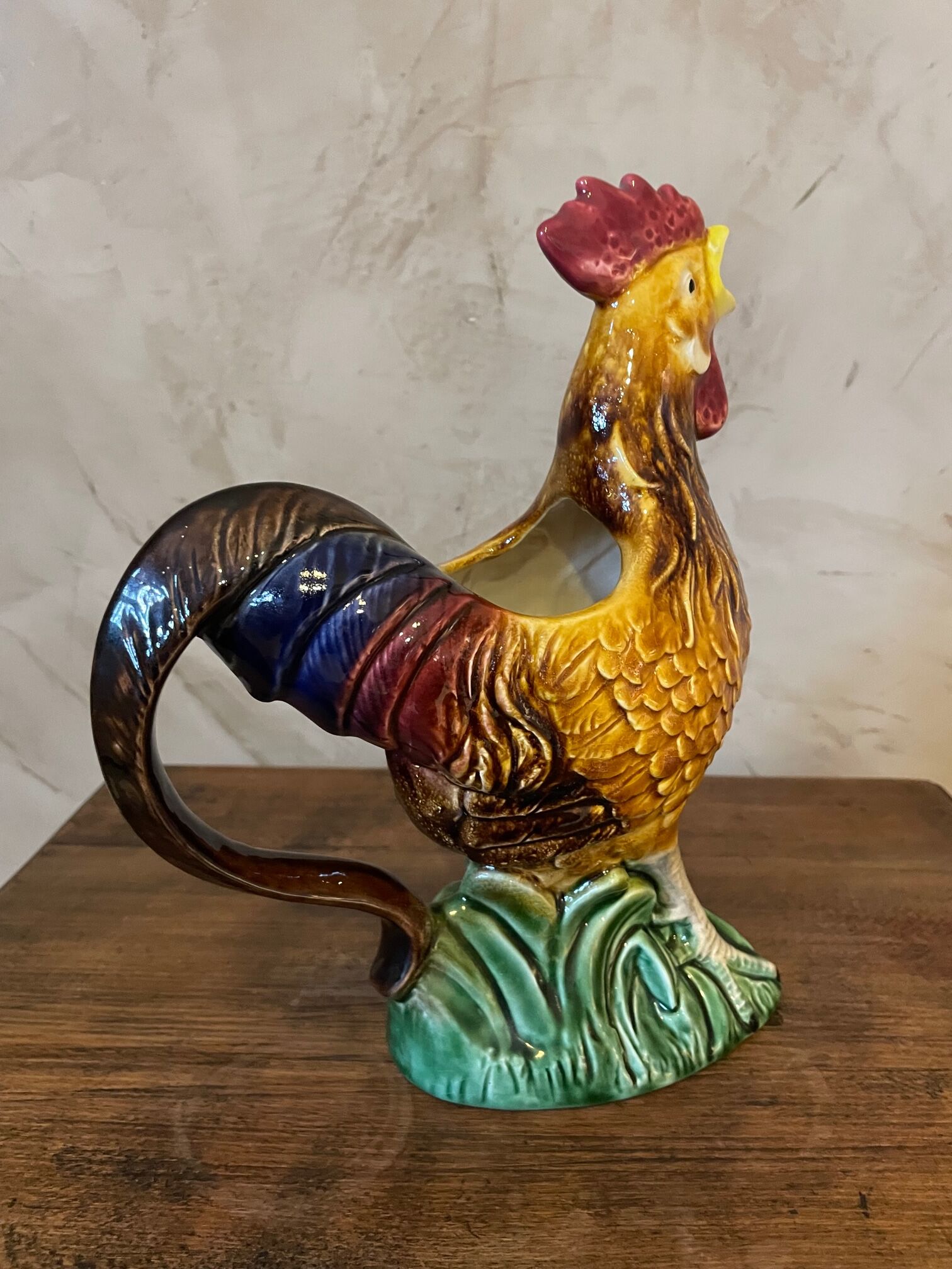 Rooster pitcher
