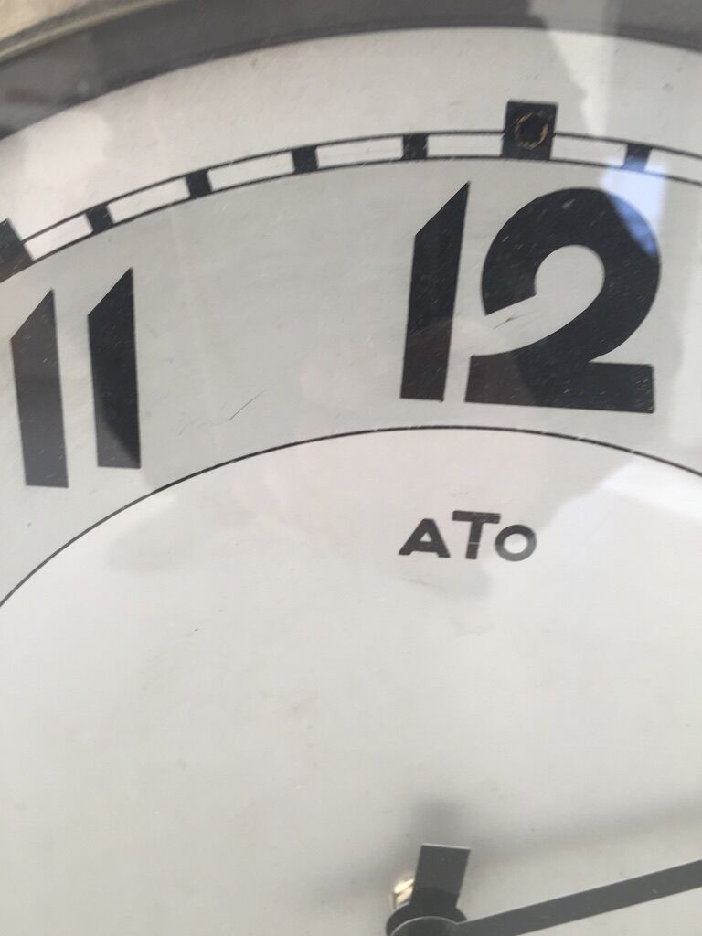 Alto station clock