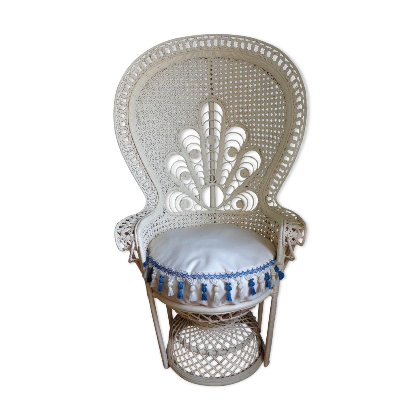 White Emmanuelle armchair