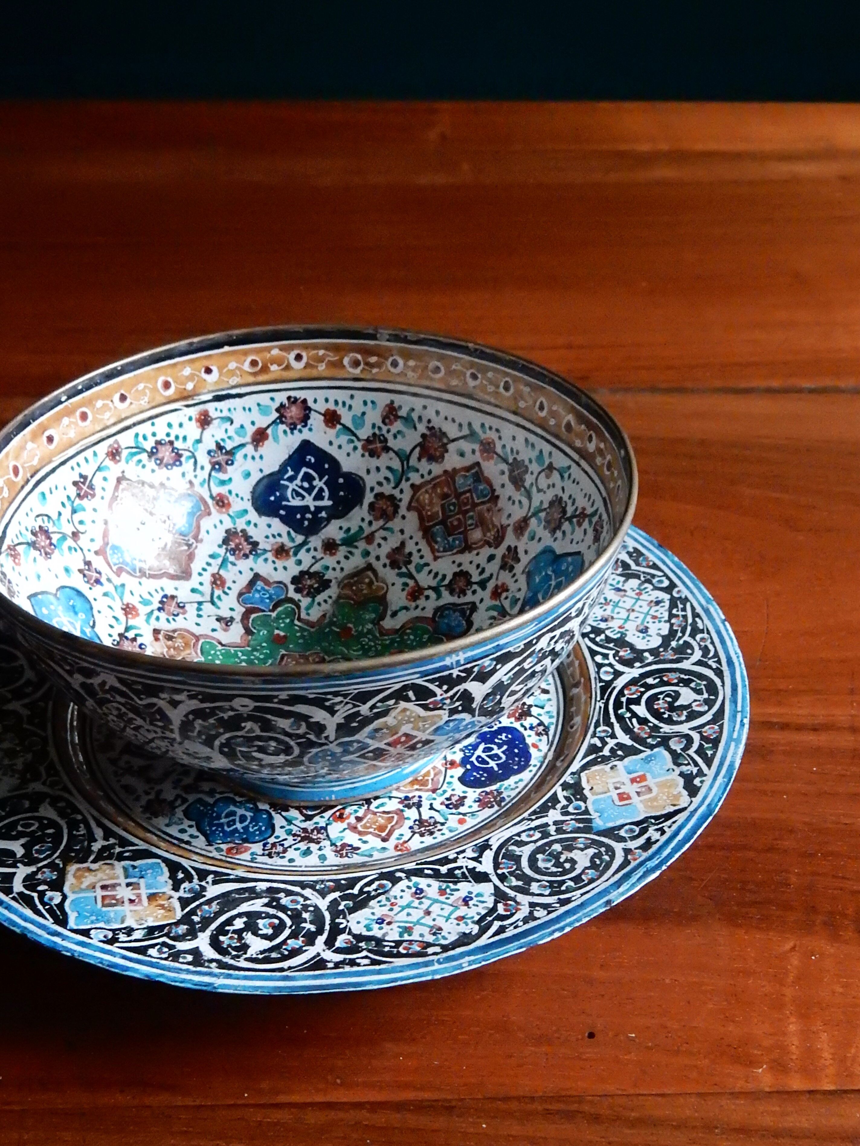 Minâkâri Iran hand-painted metal bowl and under cup