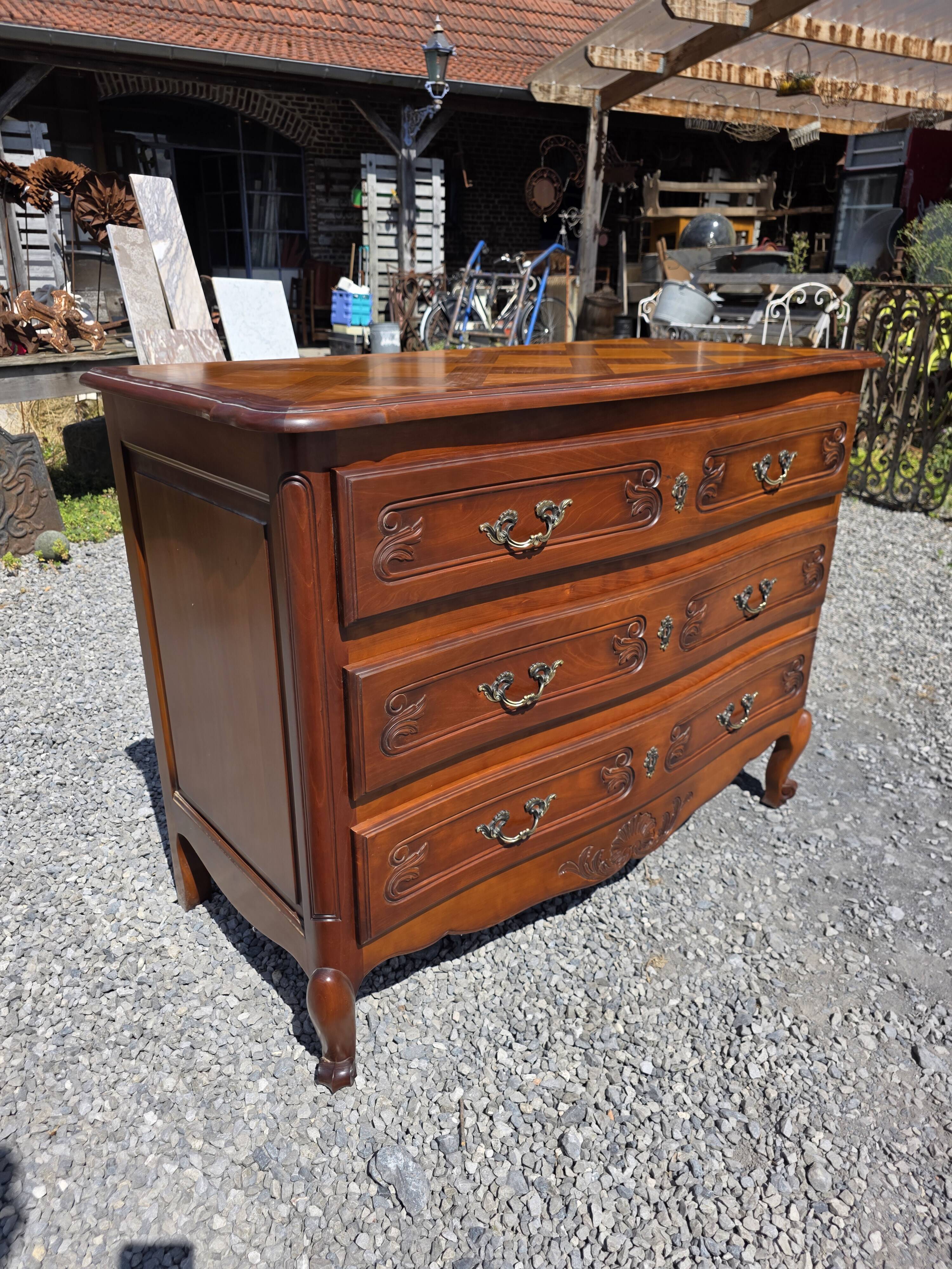 Curved commode in Louis XV style made of cherry wood.