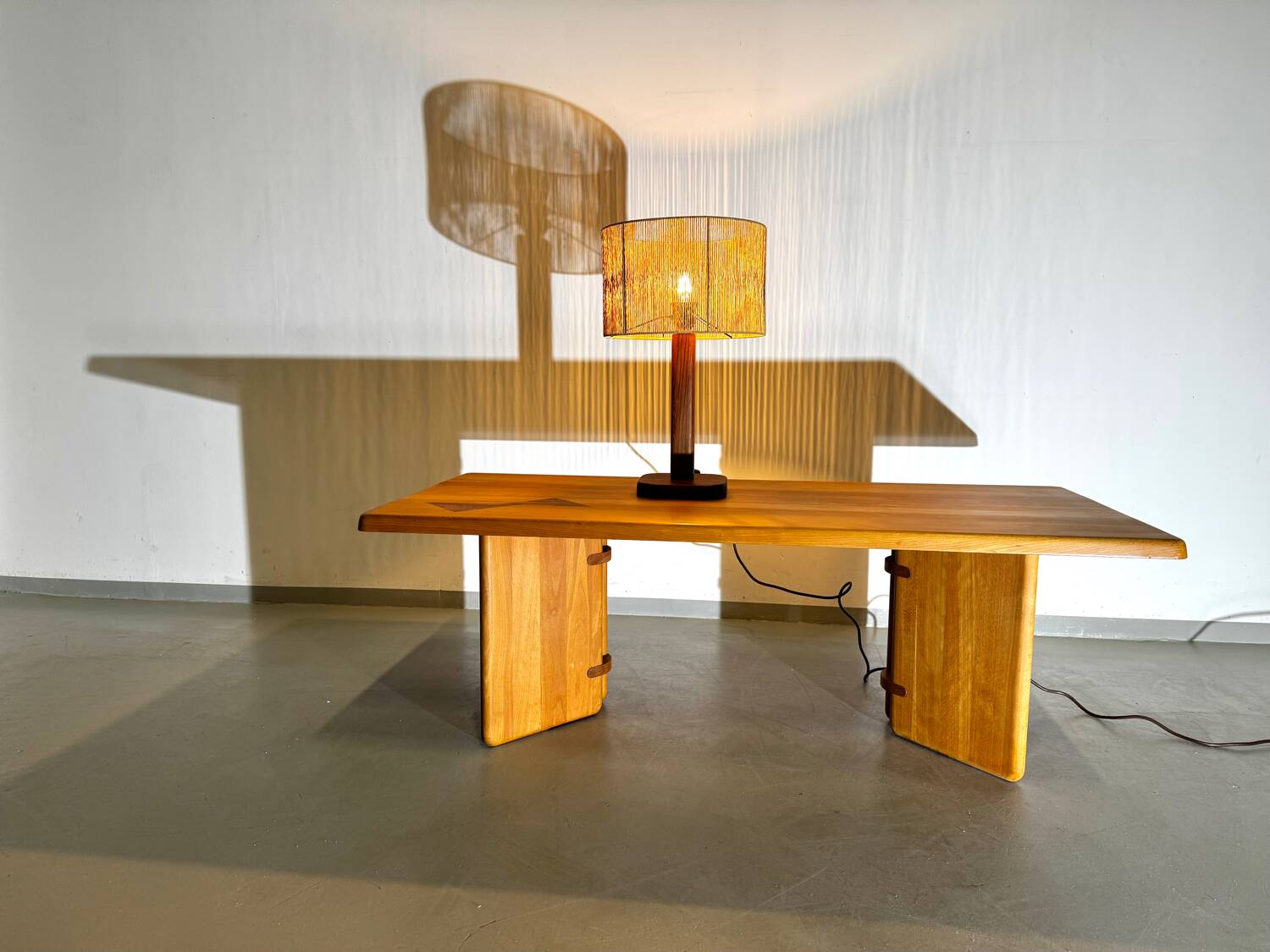 Lampe de table vintage en pin et teck avec nouvel abat-jour, années 70.