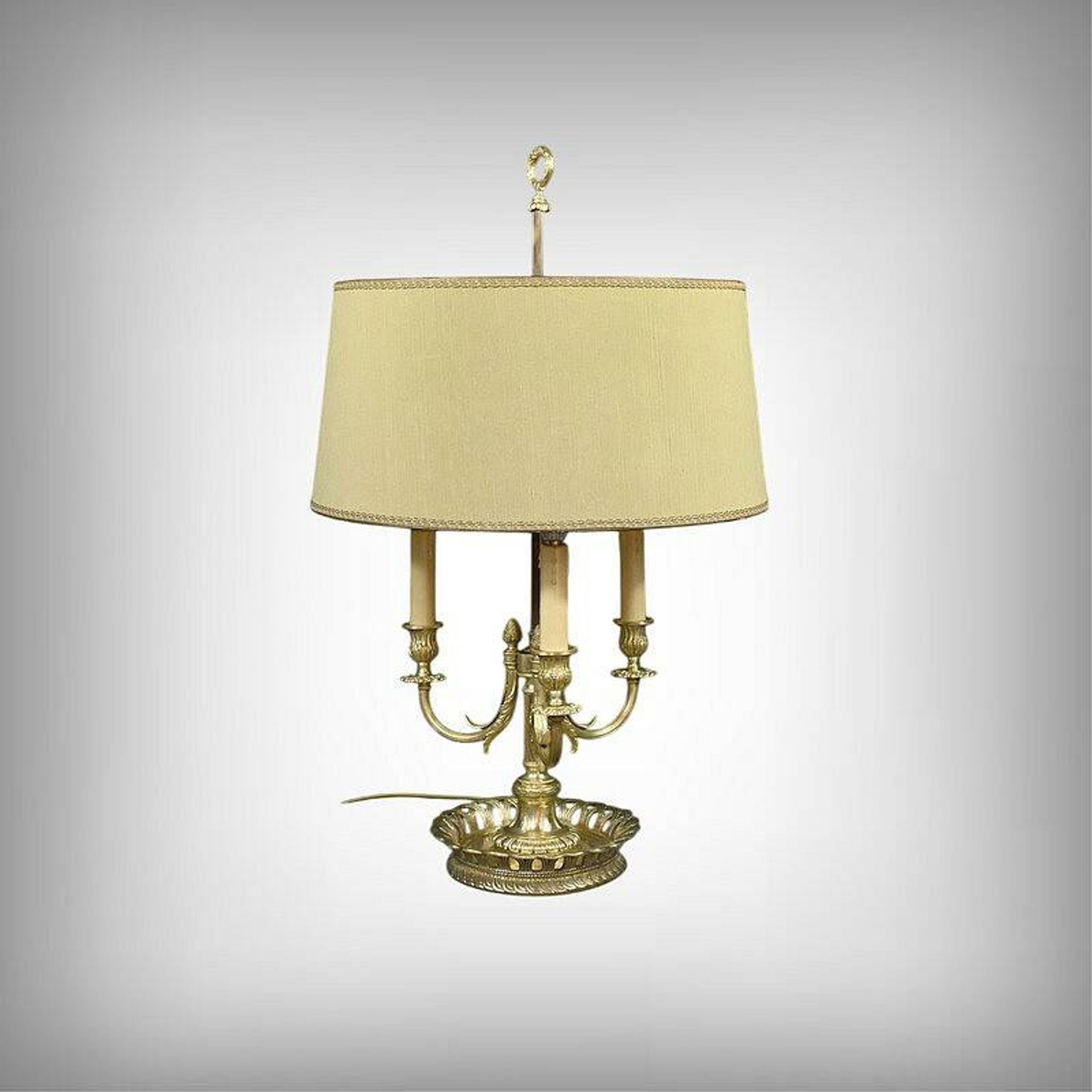 Large Bouillotte Lamp in Gilt Bronze, Louis XVI style – first half of the 20th century