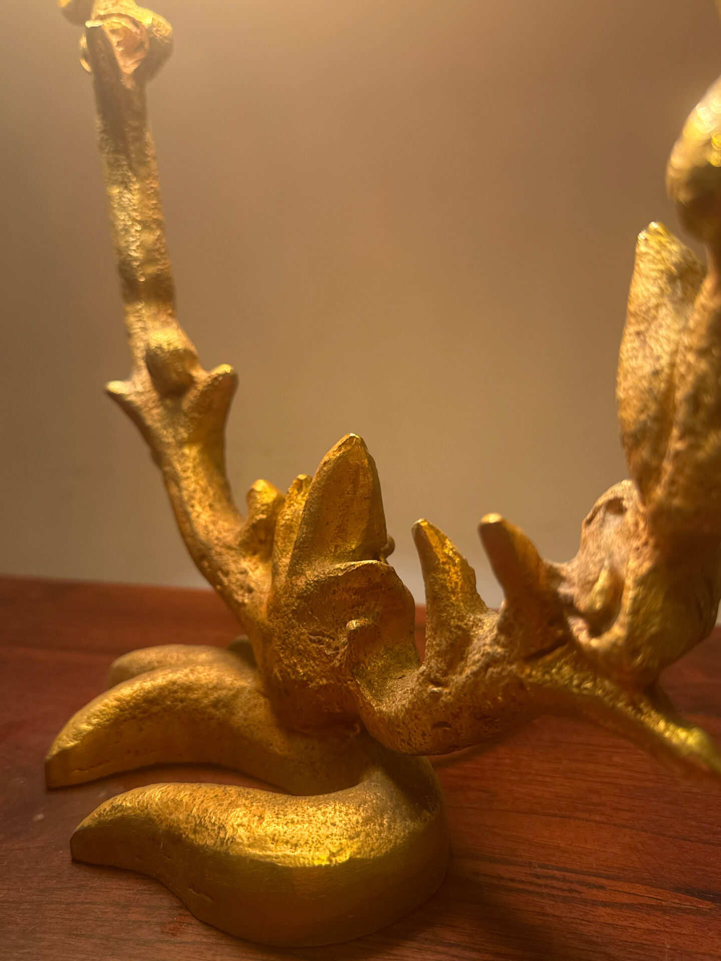 Lampe de table à deux bras en bronze doré par Georges Mathias for Fond