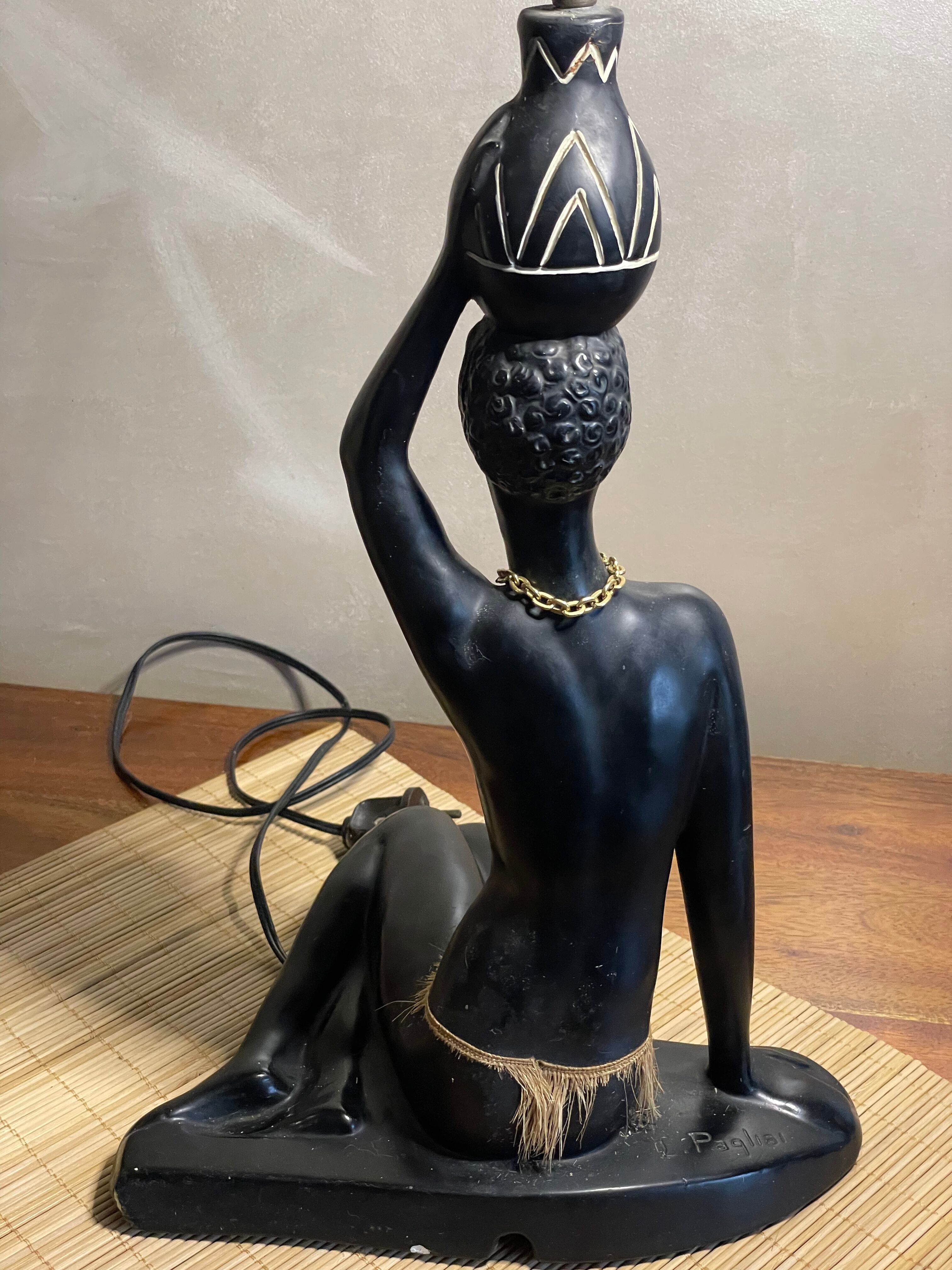 Pied de lampe plâtre femme africaine signé Pagliani
