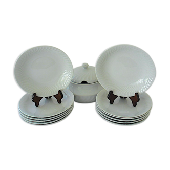 Soupière and its suite of twelve Bavarian porcelain soup plates
