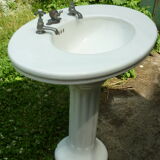 Art Deco washbasin of the Parisian palace Le Lutécia