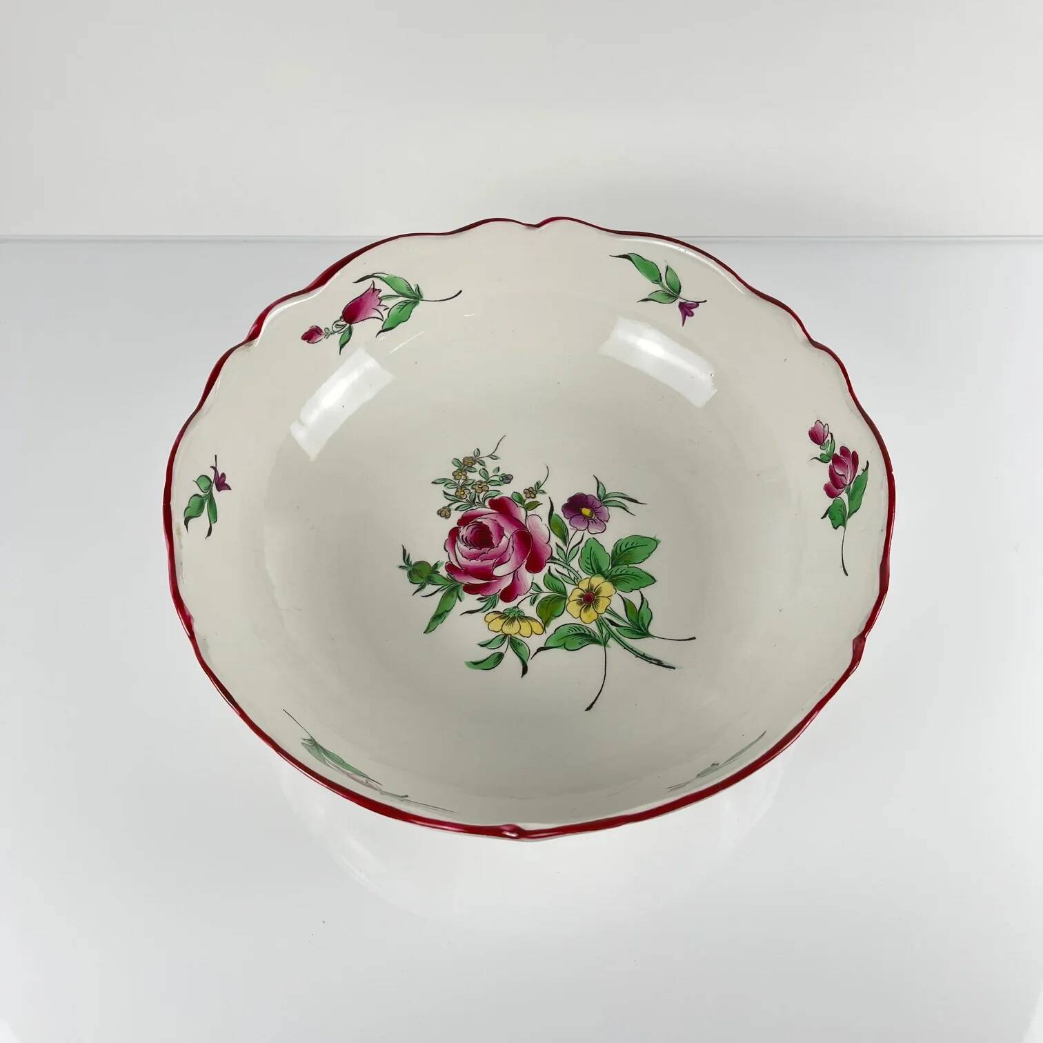 Fluted edge salad bowl model Réverbère by KG Lunéville