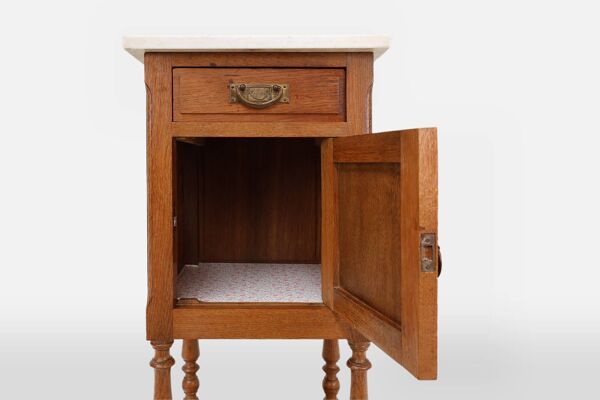 Table de chevet Art Déco en chêne avec plateau en marbre de Carrare, France années 1930