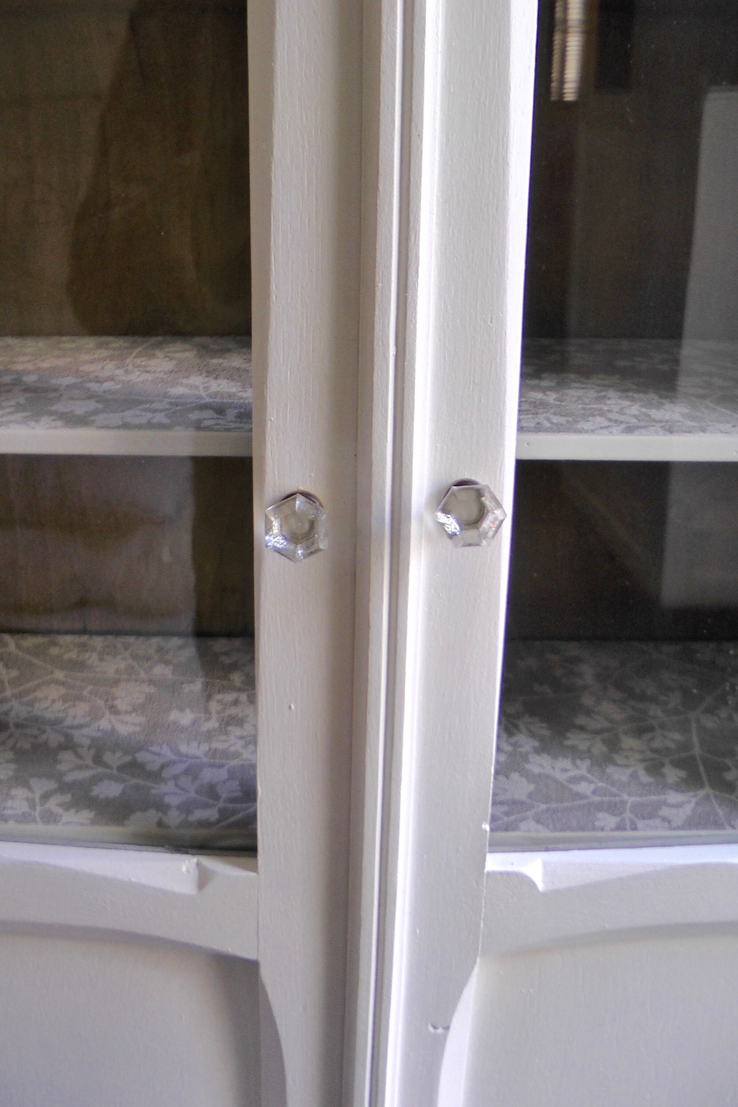 Showcase wall cabinet