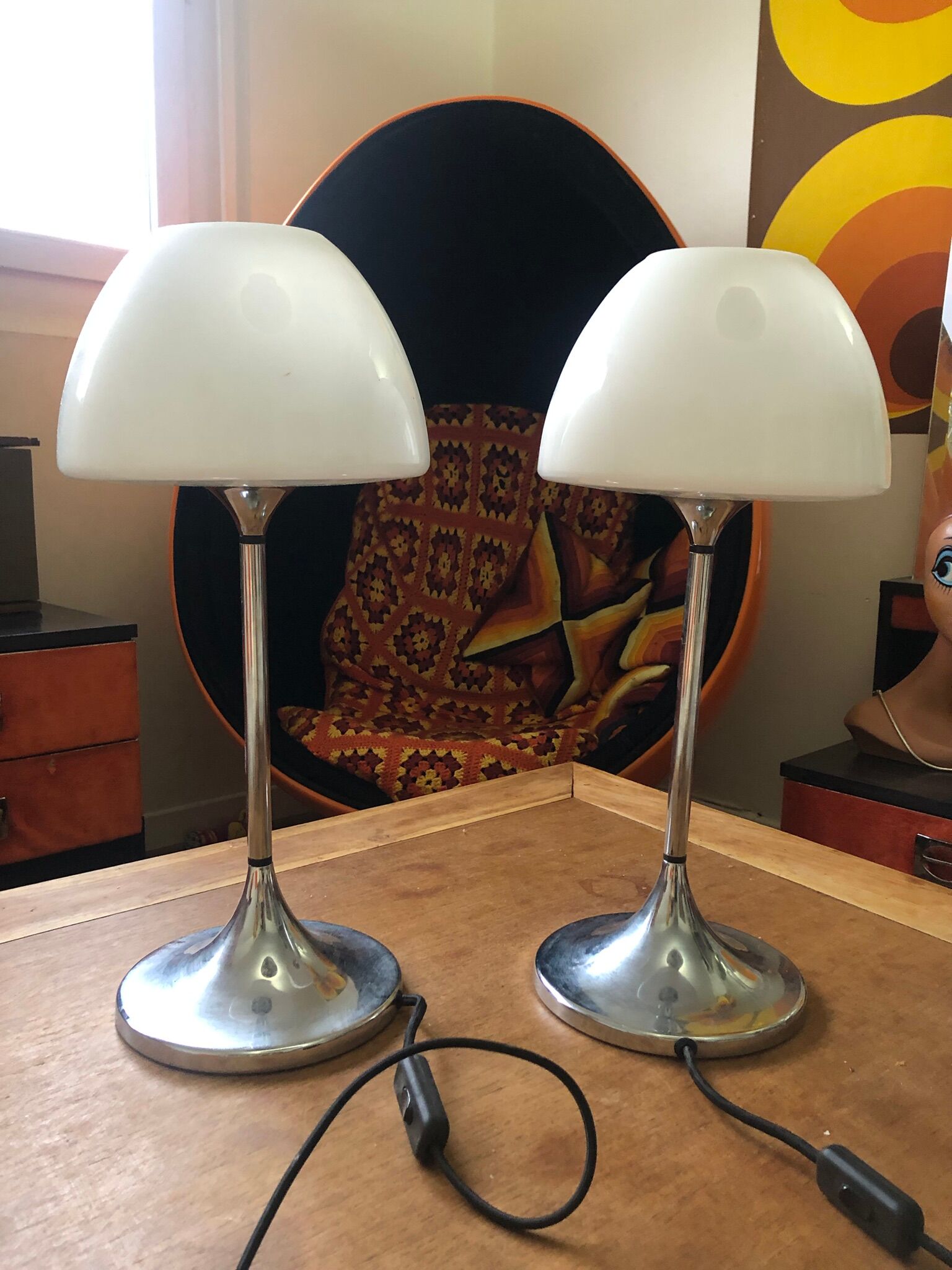 Set of 2 vintage tulip foot lamps