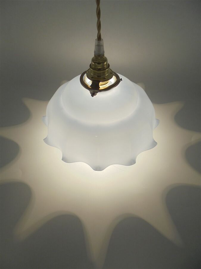 Blue opaline suspension