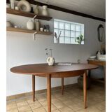 Extendable round table from the 1960s
