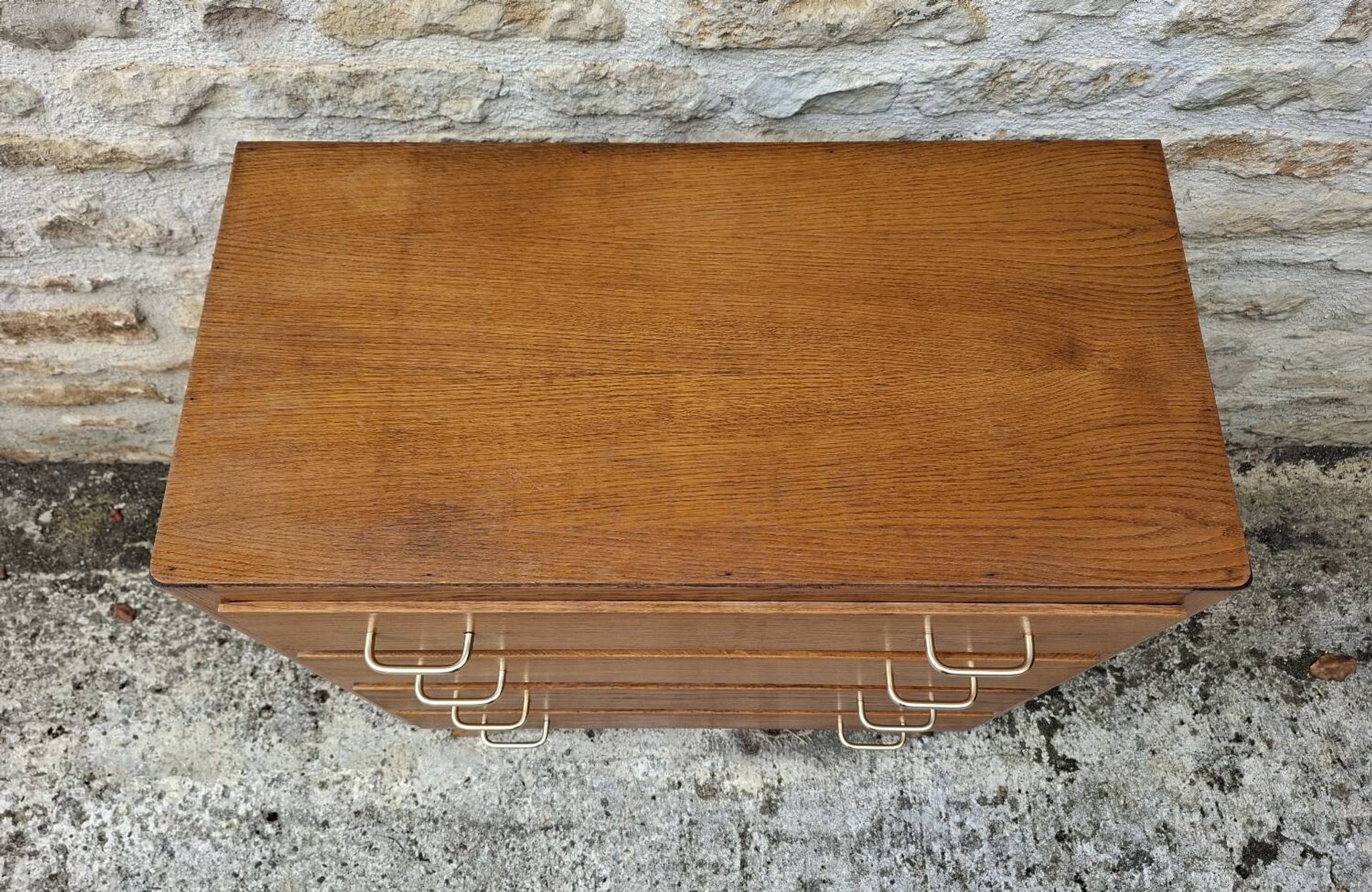 Compass leg chest of drawers