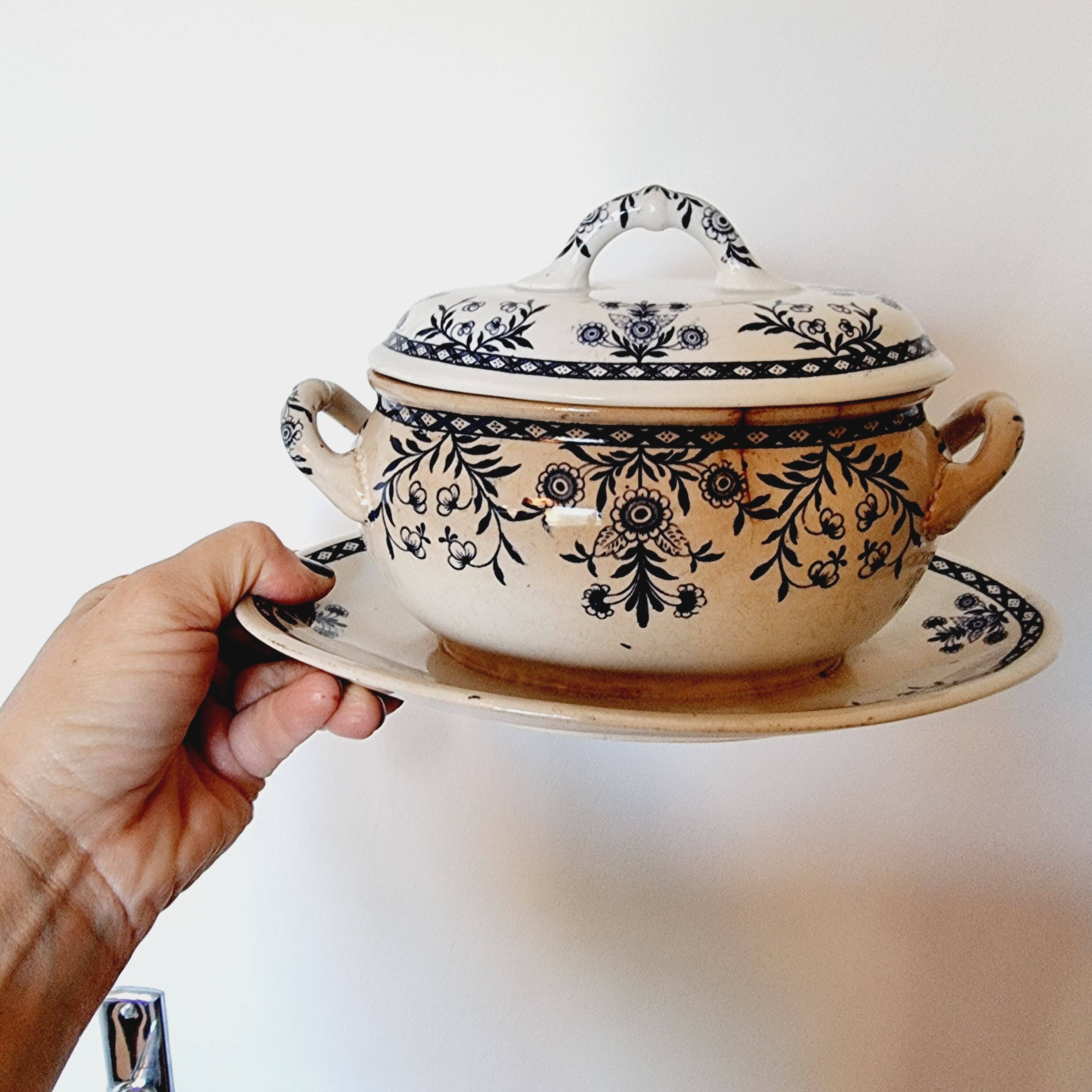 Antique Saucer Boat in Blue and White Porcelain with Floral Decor from France, 19th century